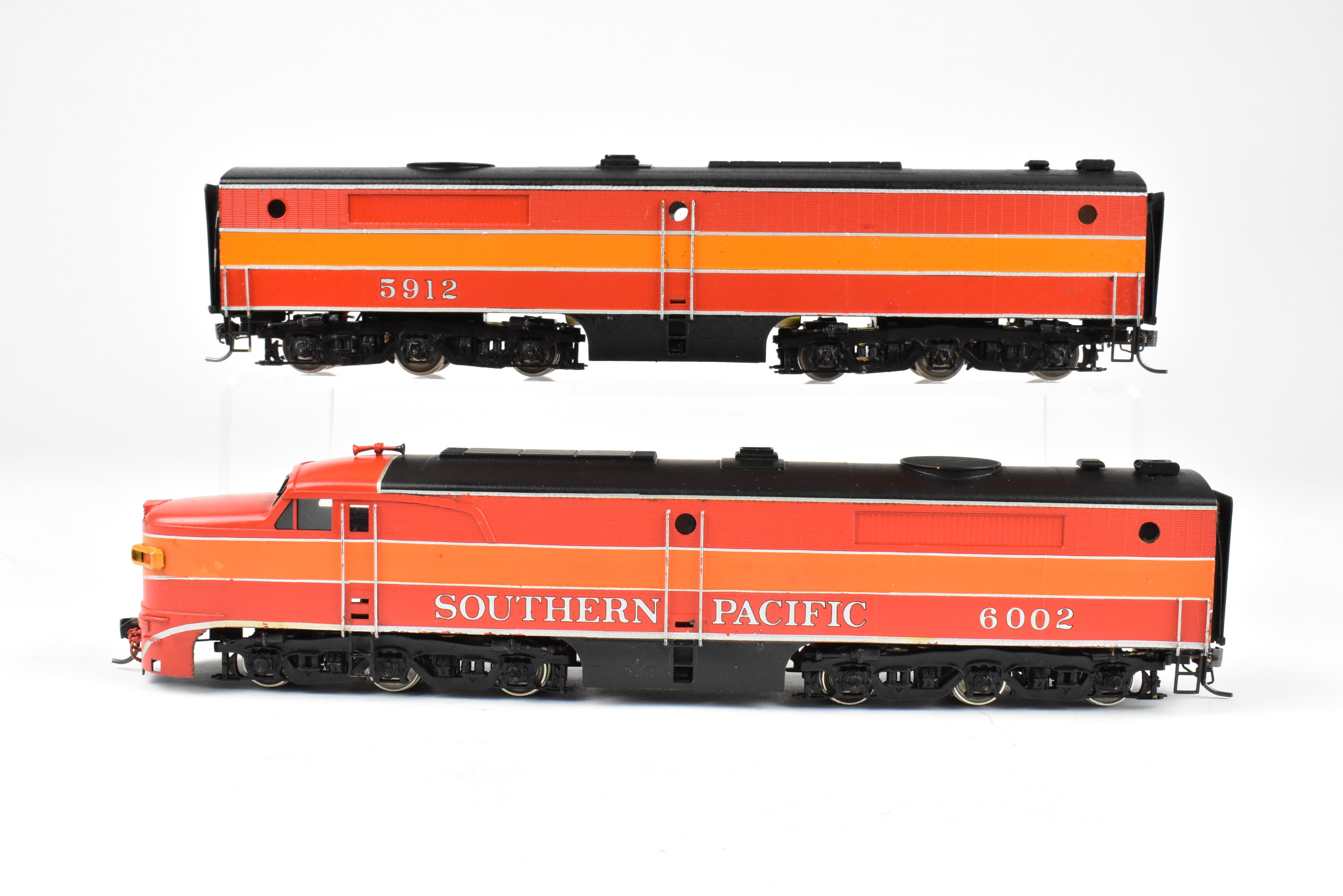 High - Quality HO Scale Brass Model Train Set - Southern Pacific Alco PA - 1/PB - 1 Limited Edition with Ajin Drives, DCC and Sound Function (CP Nos 6002/5912)