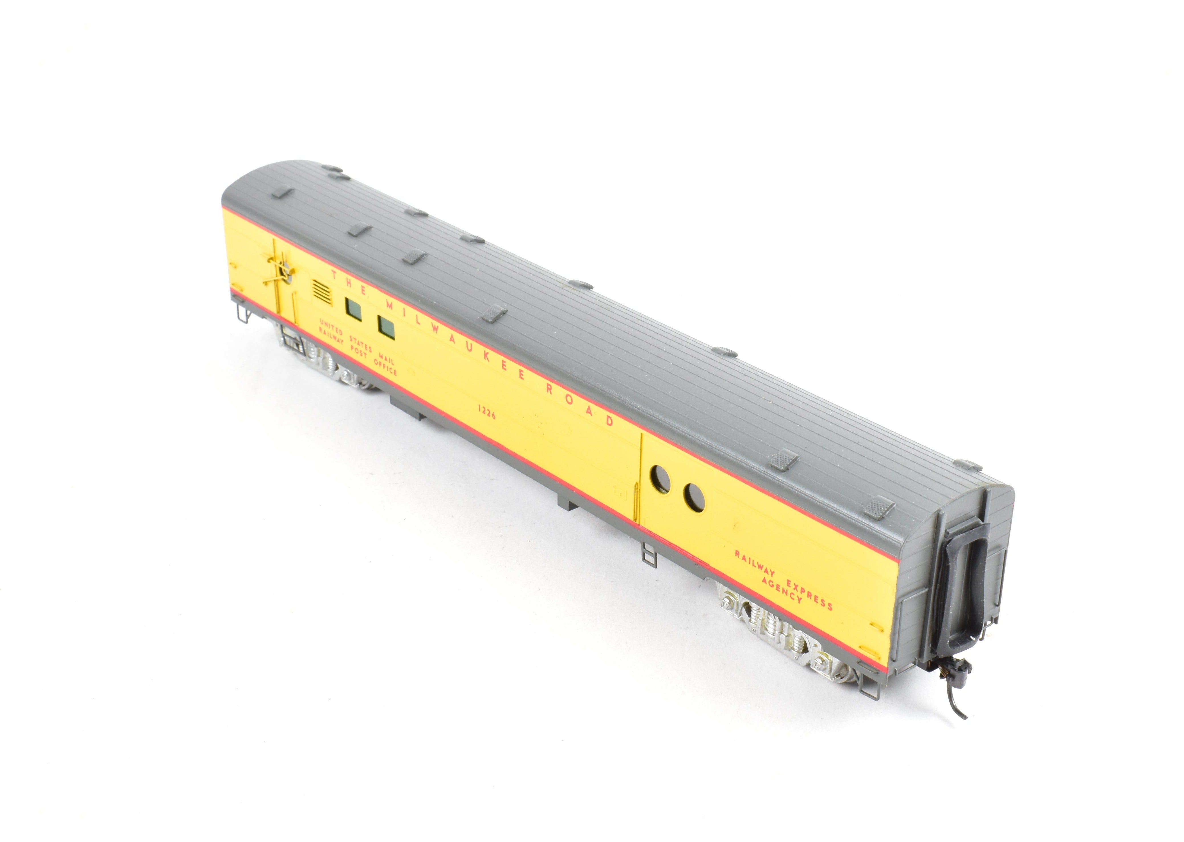 Custom Painted HO Brass Soho Milwaukee Road #1226 Baggage - RPO Model