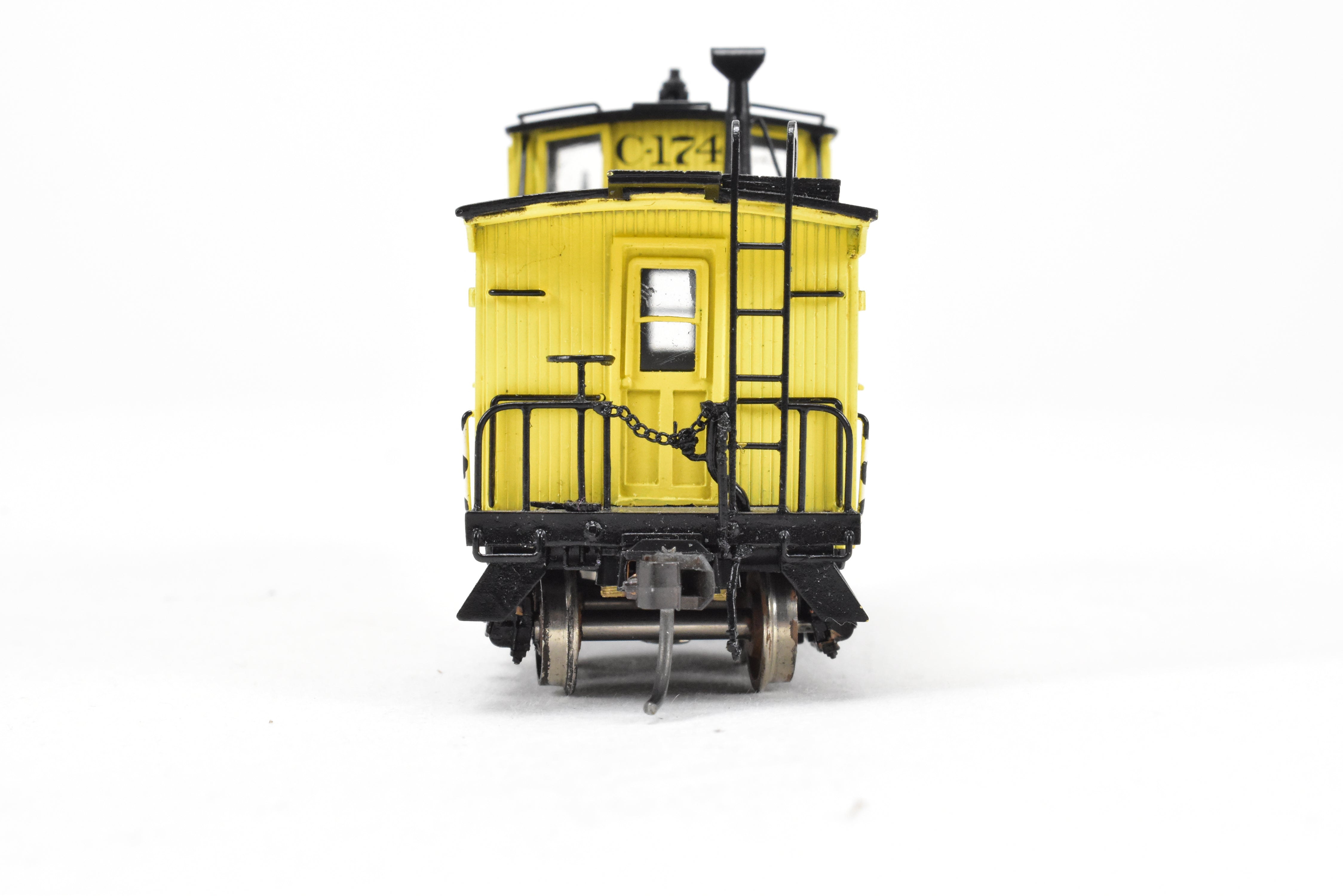 High - Quality HO Scale Brass Pacific Fast Mail (PFM) SKI - Built Duluth Missabe & Iron Range Wood Caboose Model with Factory Painting and Numbering C - 174