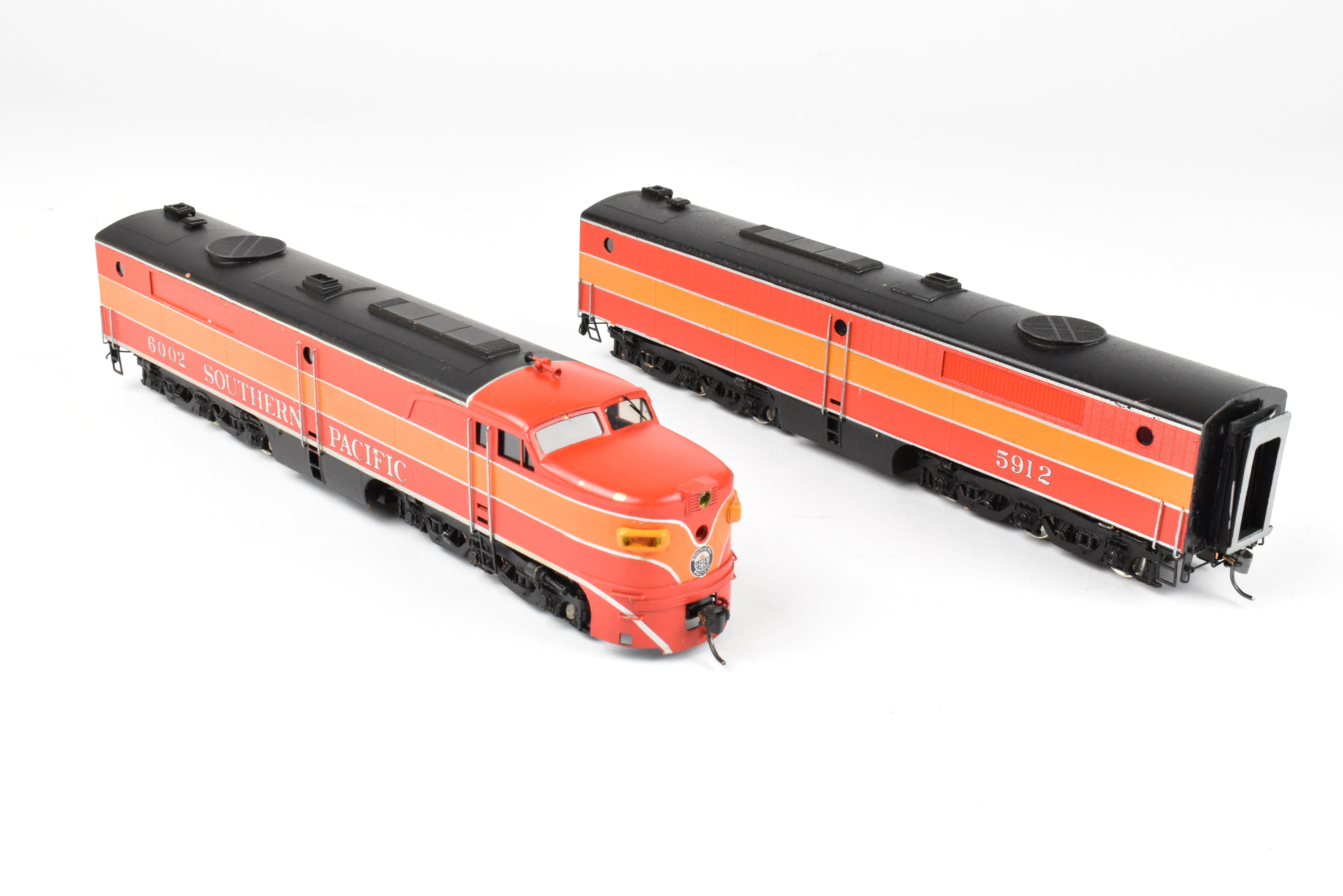 High - Quality HO Scale Brass Model Train Set - Southern Pacific Alco PA - 1/PB - 1 Limited Edition with Ajin Drives, DCC and Sound Function (CP Nos 6002/5912)