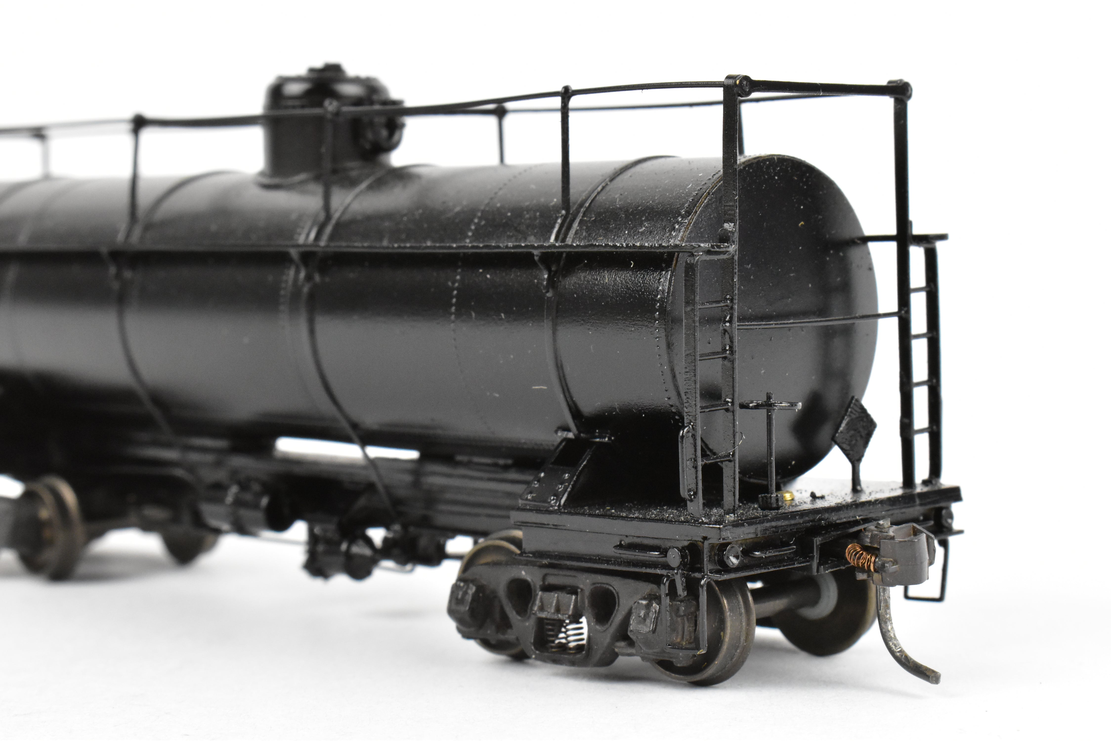 HO Brass NWSL 10,000 Gallon Logging Tank Car, Unlettered, Korean - Built