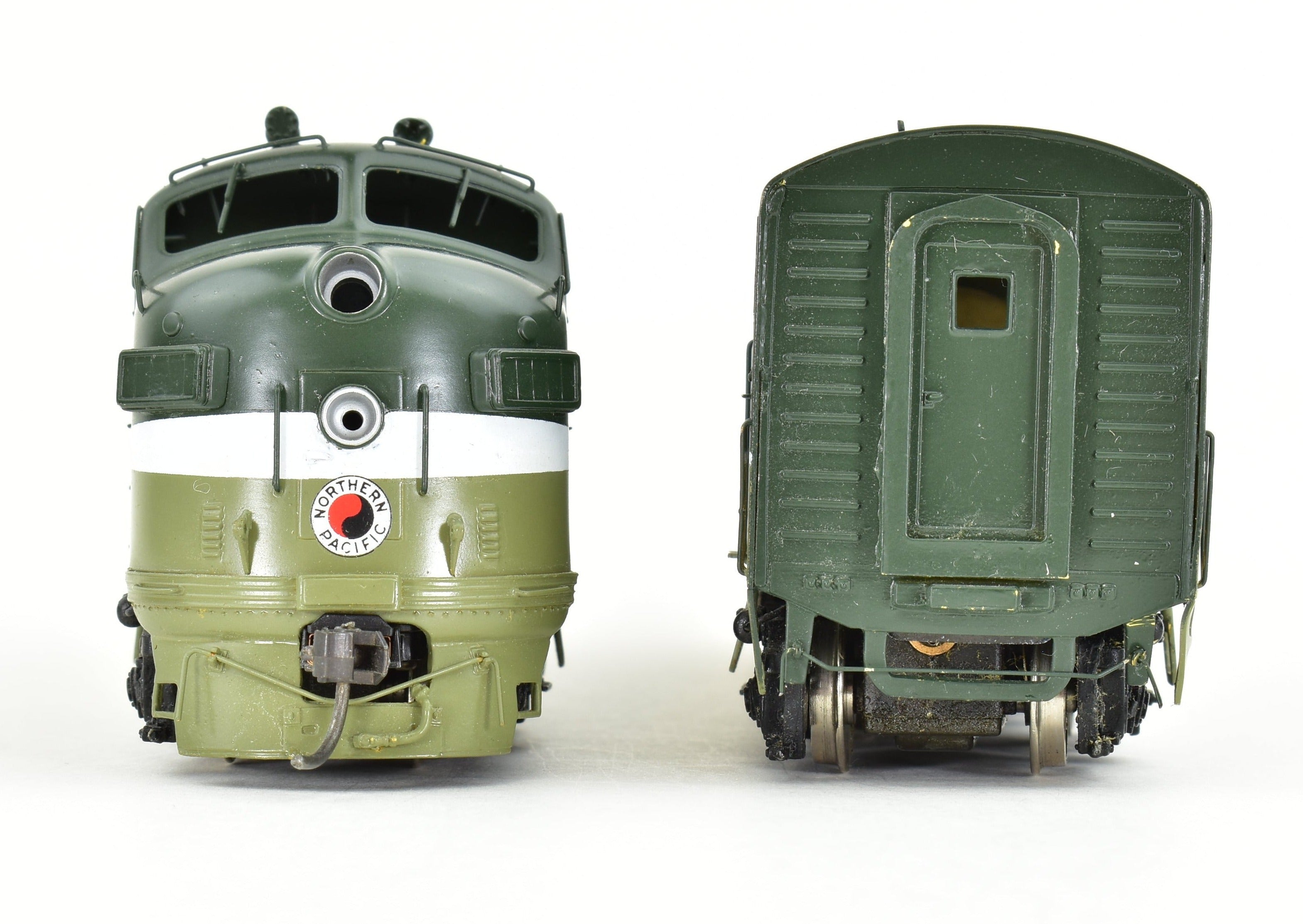 HO Scale Brass Oriental Limited NP EMD F9A/F9B Set with 1750 HP Factory Paint