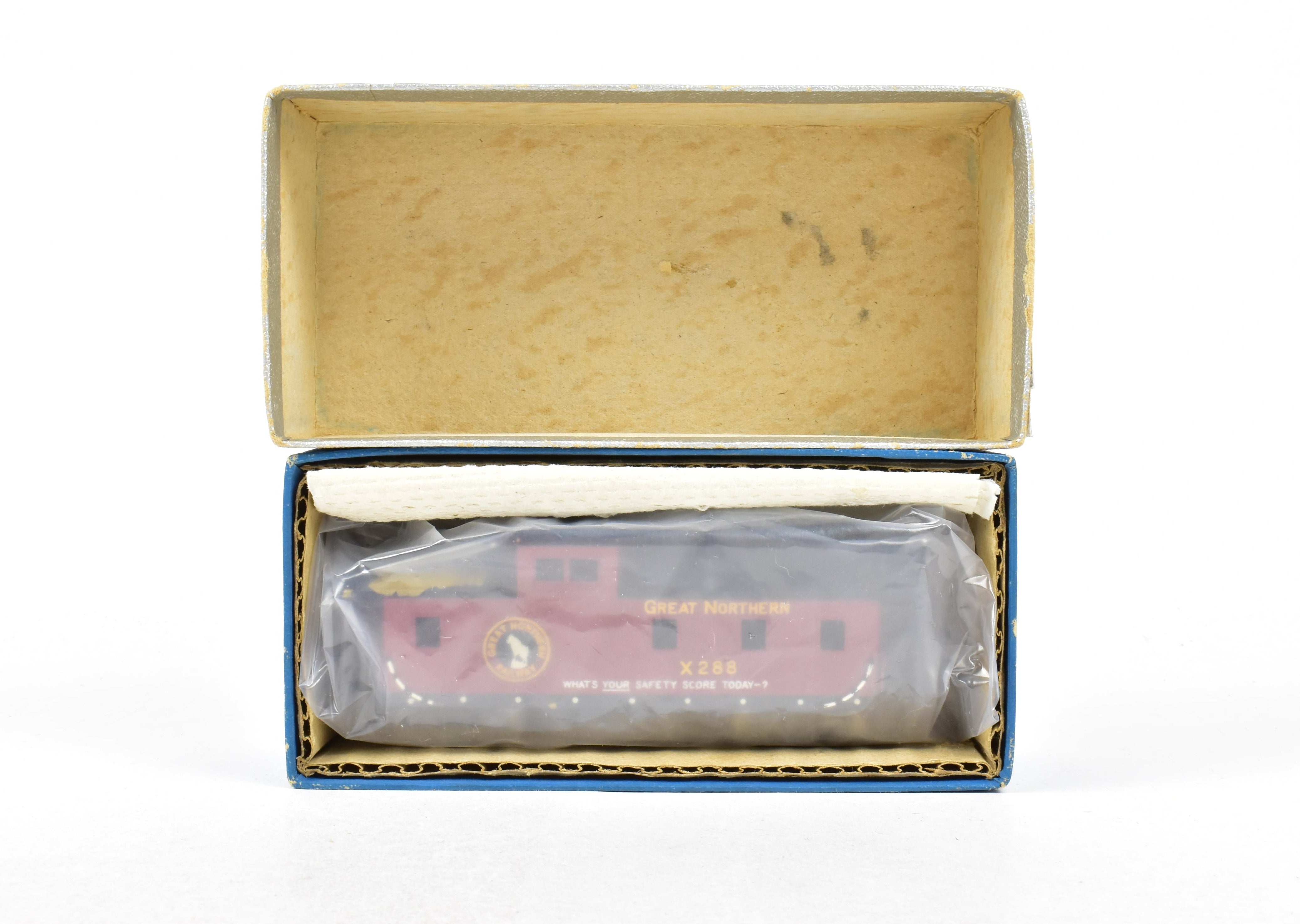 HO Scale Brass PFM - Tenshodo Great Northern Steel Caboose Factory Painted in 'As - Is' Condition for Model Train Enthusiasts