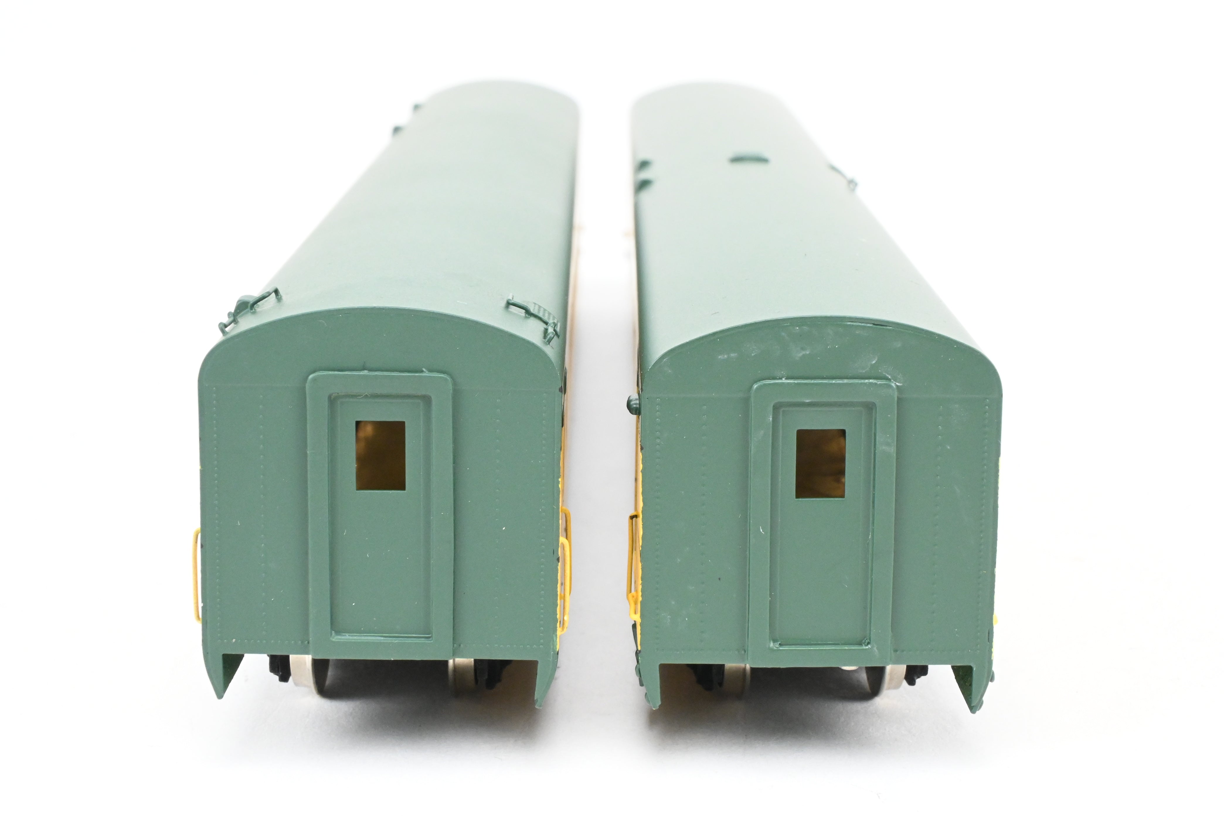 High - Quality HO Scale Brass Nickel Plate Products (NPP) Chicago & Northwestern (C&NW) Baggage and Parlor Car Set with Factory Painting