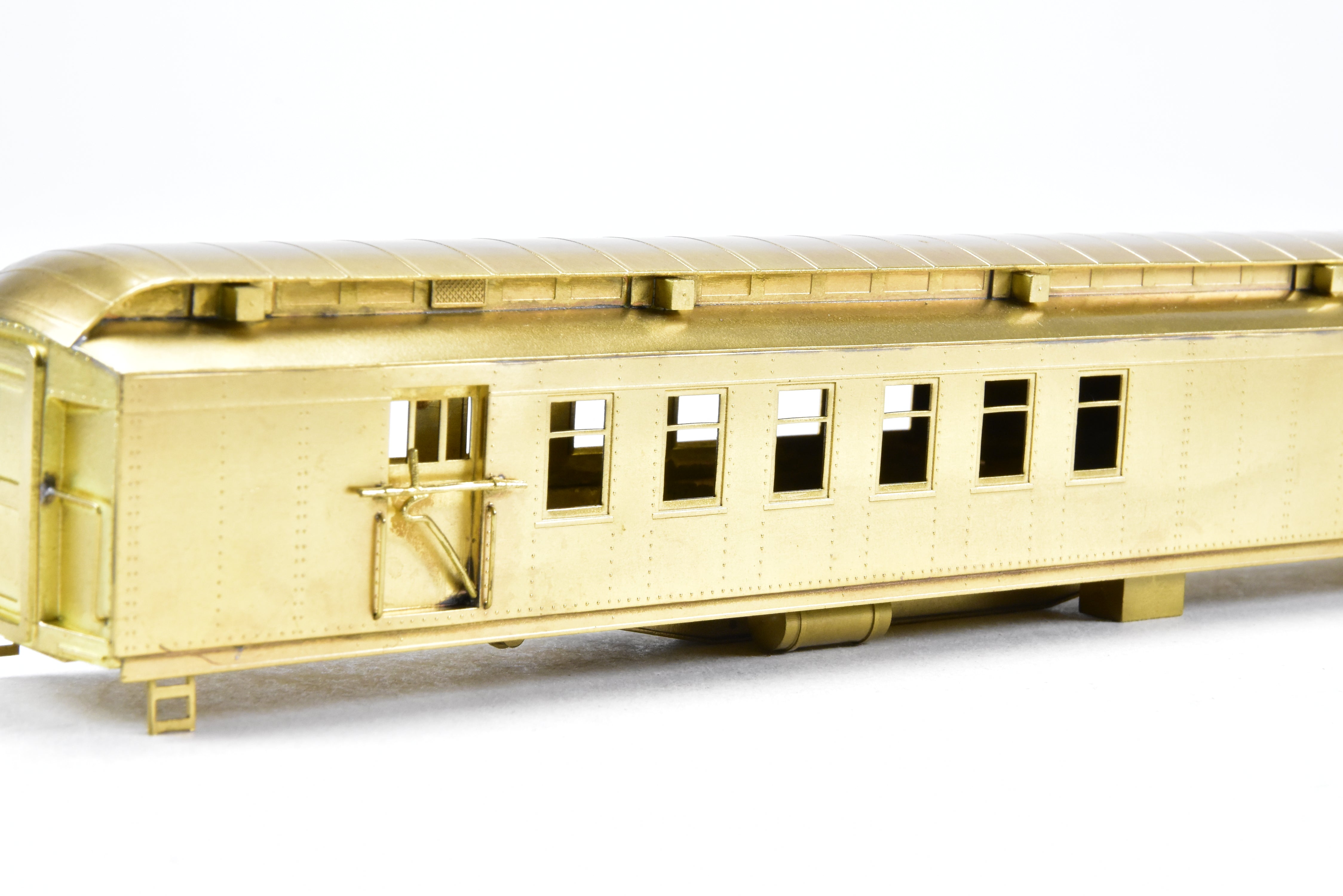 HO Scale Brass ATSF - Santa Fe Heavyweight RPO Car with Central Valley Metal - Wheel Trucks