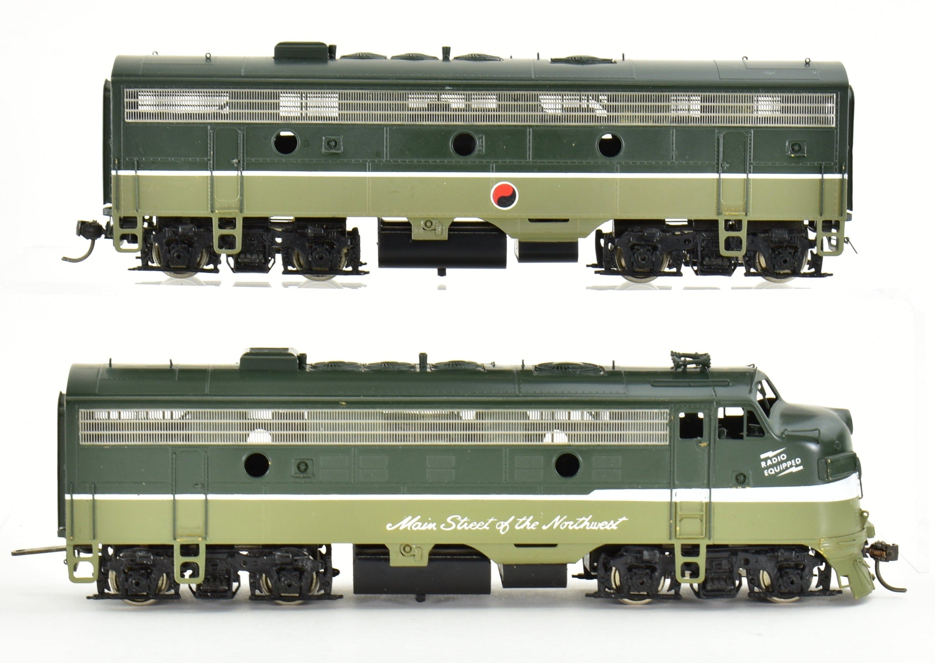 HO Scale Brass Oriental Limited NP EMD F9A/F9B Set with 1750 HP Factory Paint