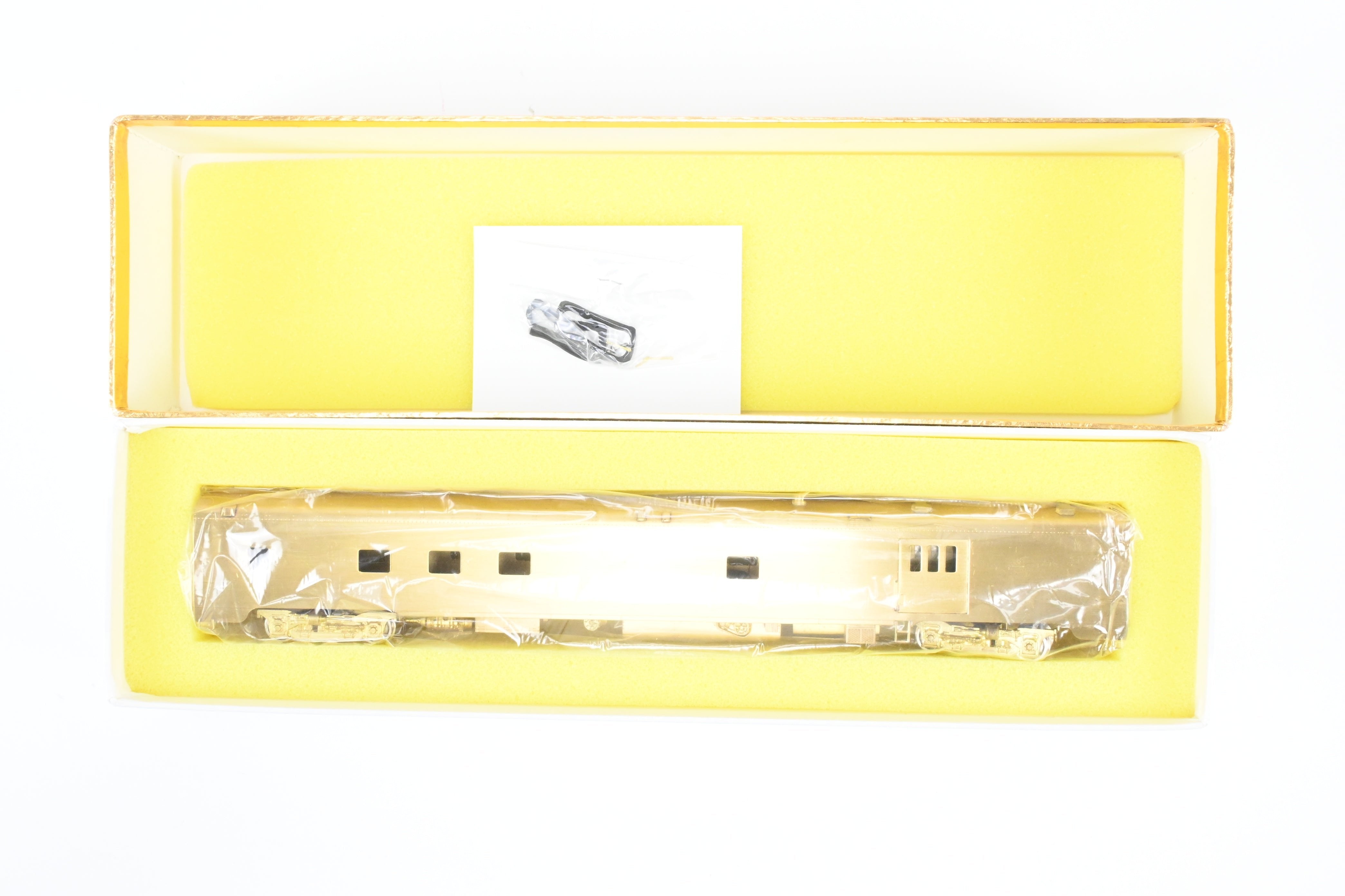 HO Brass Oriental GN - Great Northern Streamlined Empire Builder 1200 Baggage Dorm Model