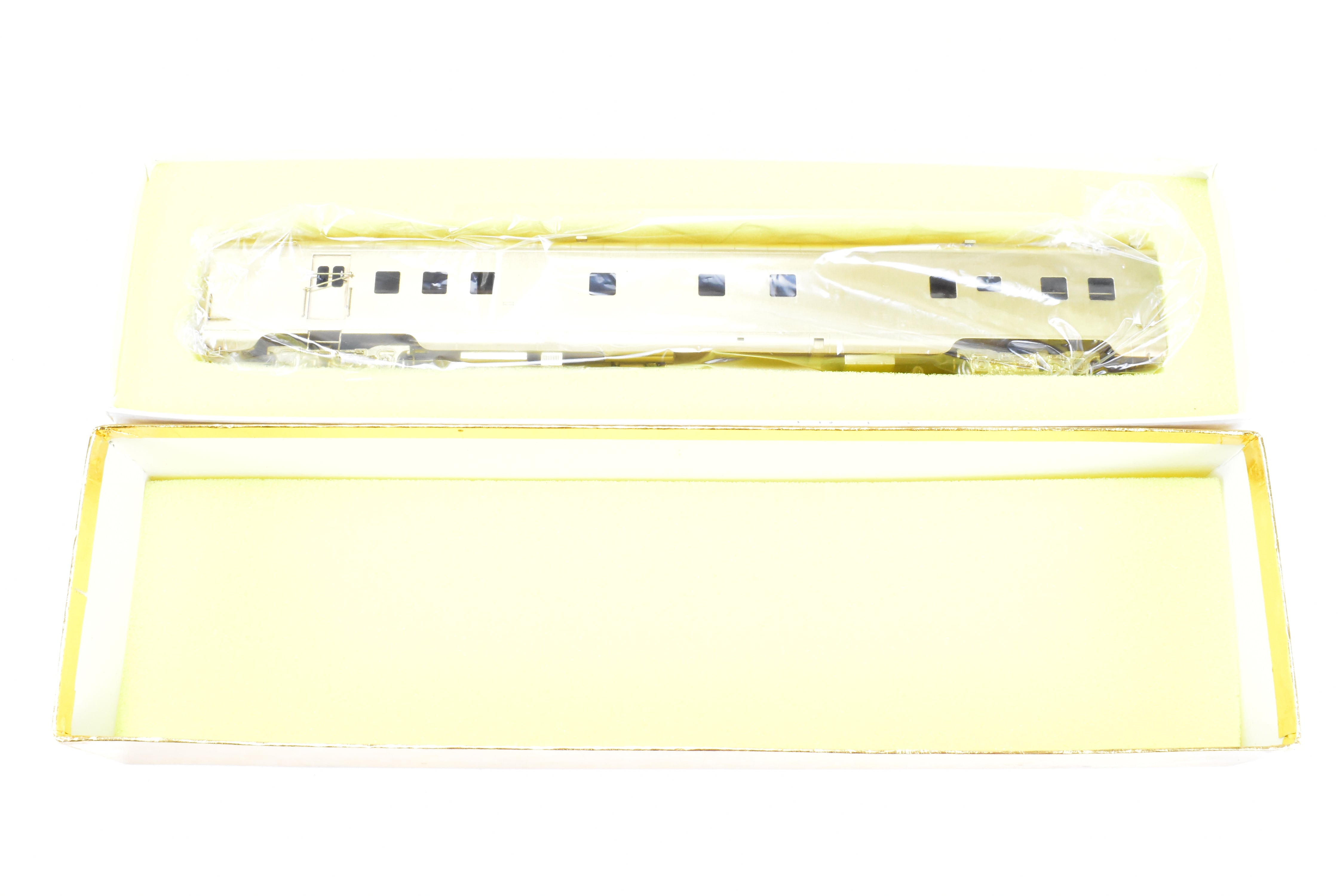 HO Scale Brass Model of Oriental Limited NP - Northern Pacific North Coast Limited Mail - Dormitory Car #425 with Skirts