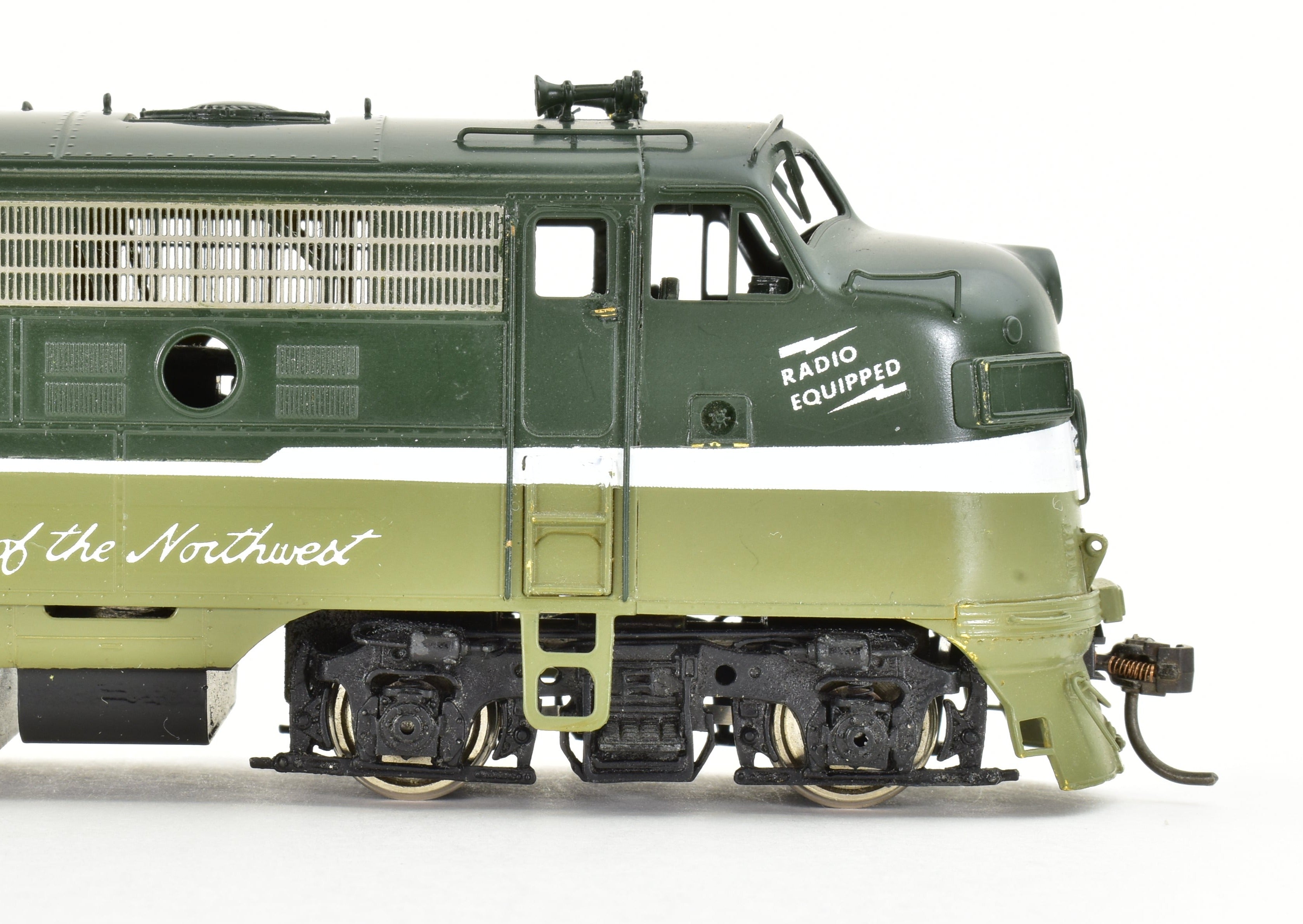 HO Scale Brass Oriental Limited NP EMD F9A/F9B Set with 1750 HP Factory Paint