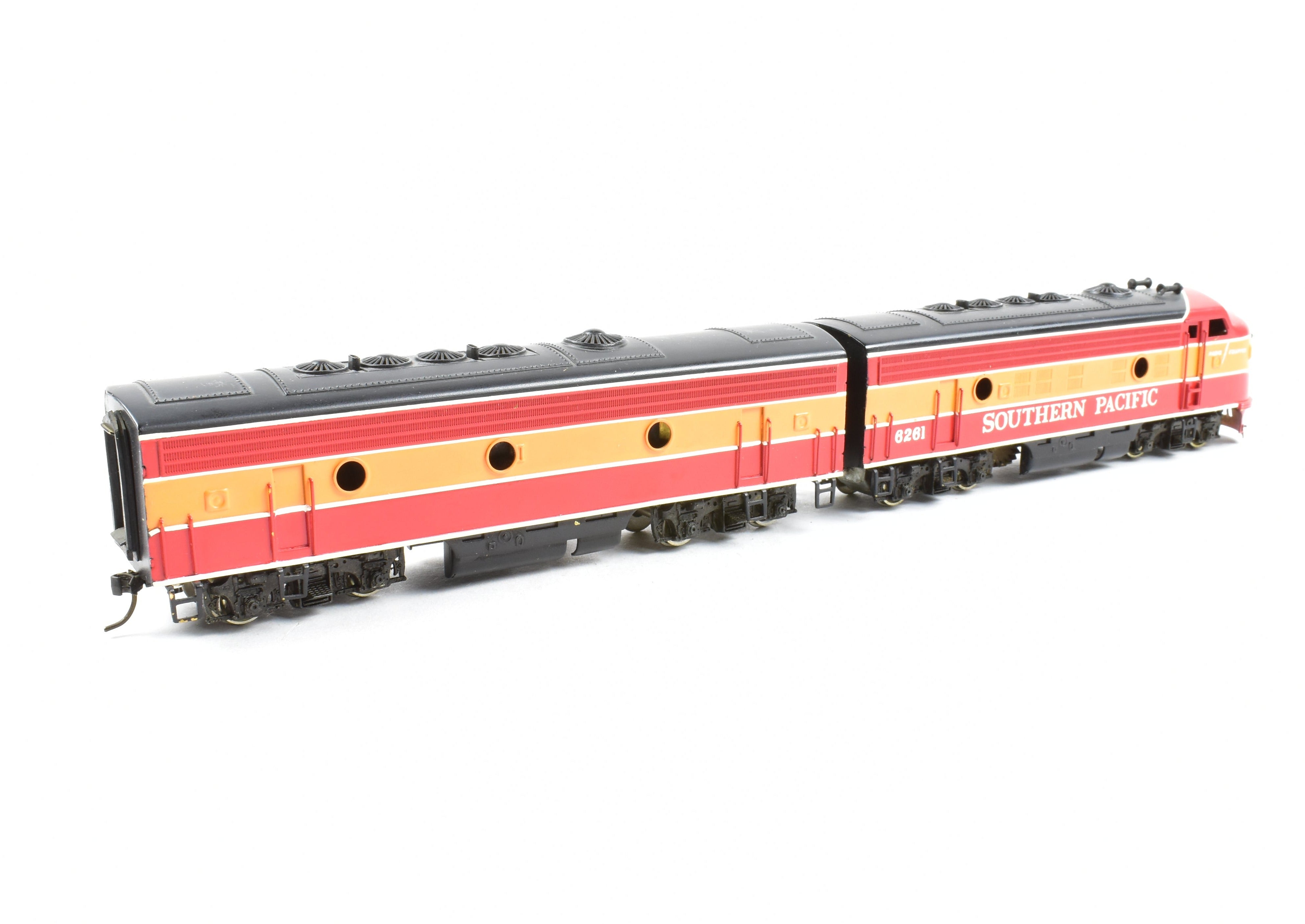 HO Scale Brass Tenshodo SP EMD F9 A/B Factory-Painted Pair from 1960s