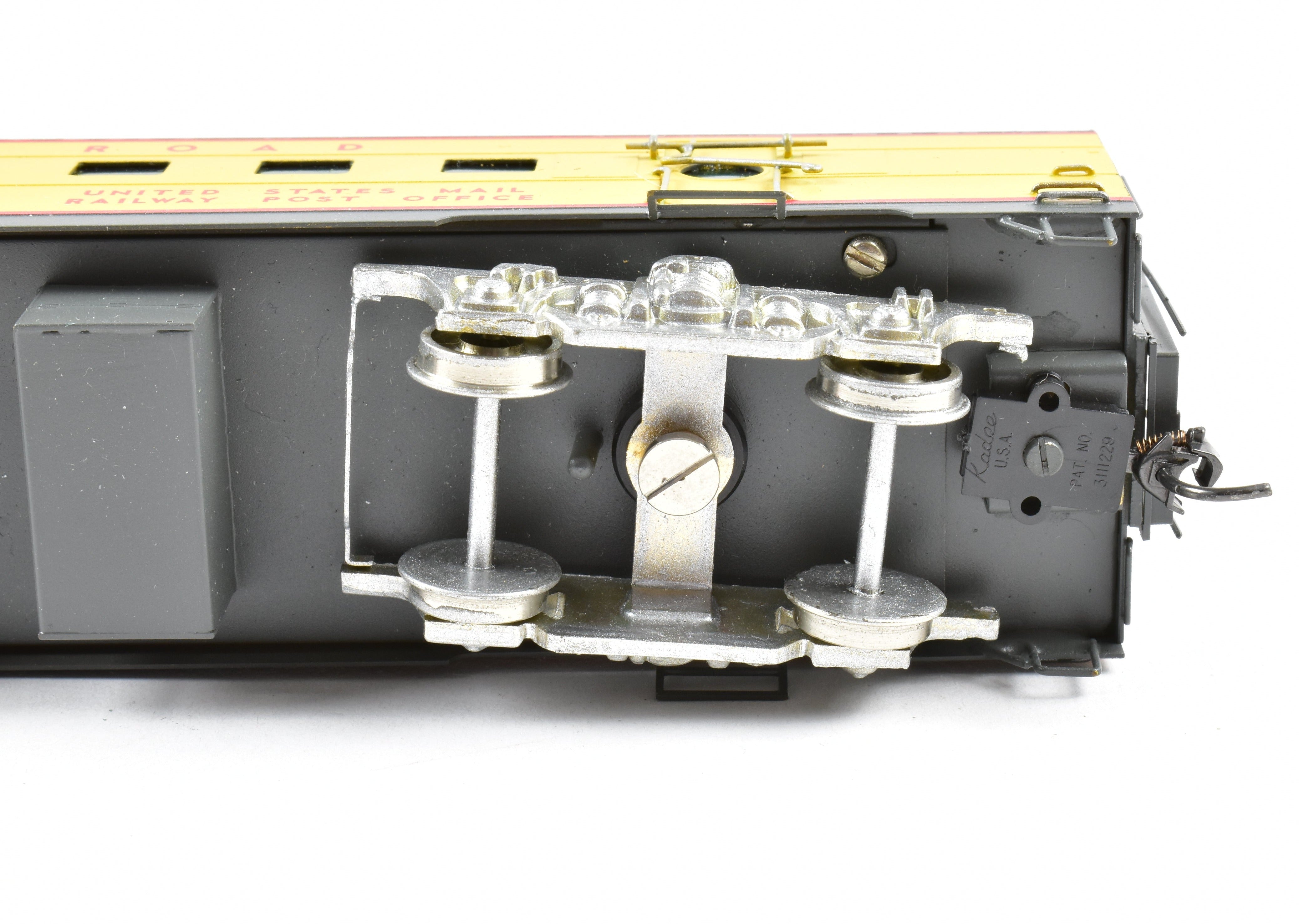 High - Quality HO Scale Brass Soho Milwaukee Road #1208 Baggage - RPO Model with Custom Painted Armour Yellow and Gray Finish
