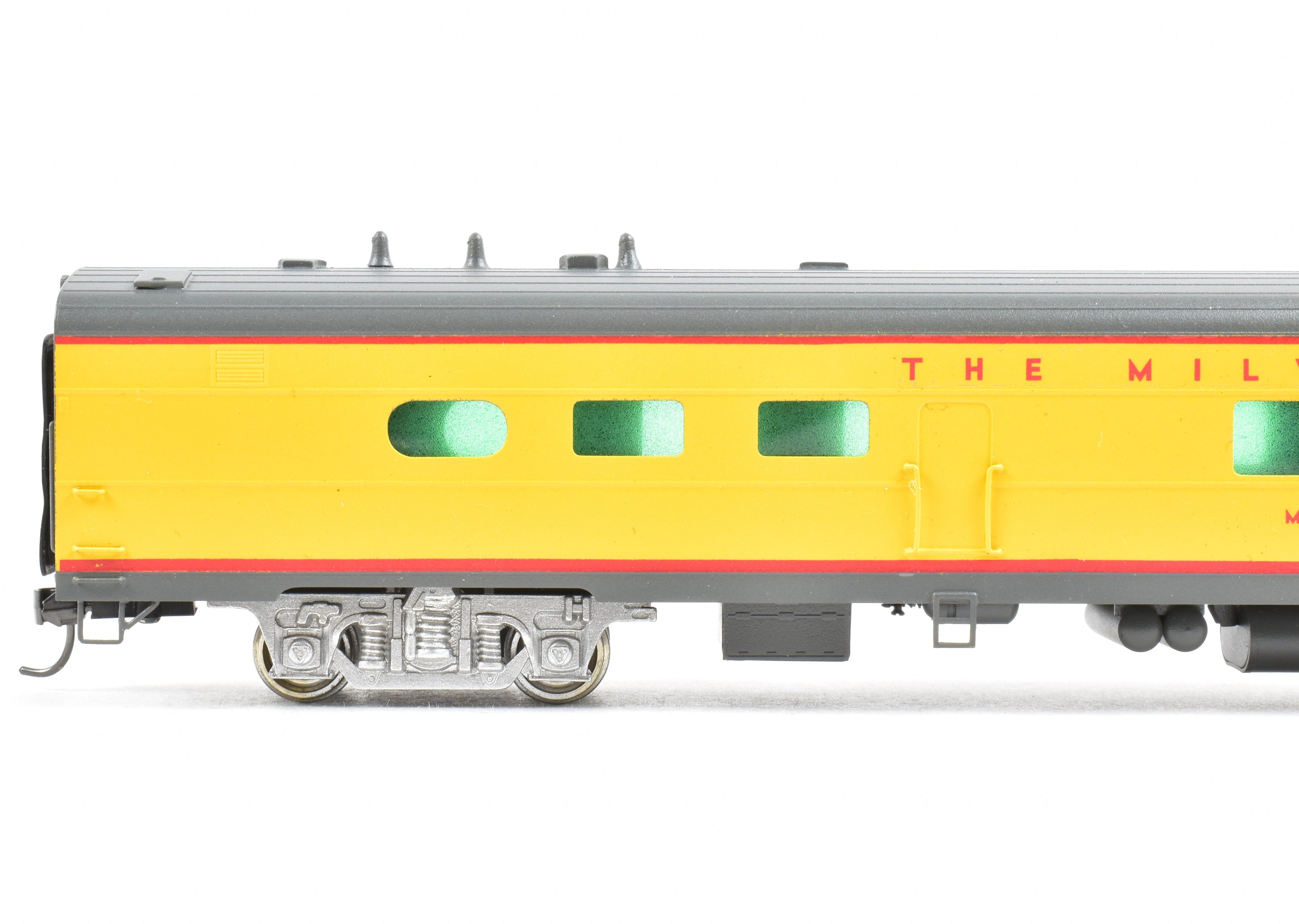 Custom Painted HO Brass Soho Milwaukee Road #411 Diner in UP Streamliner Colors