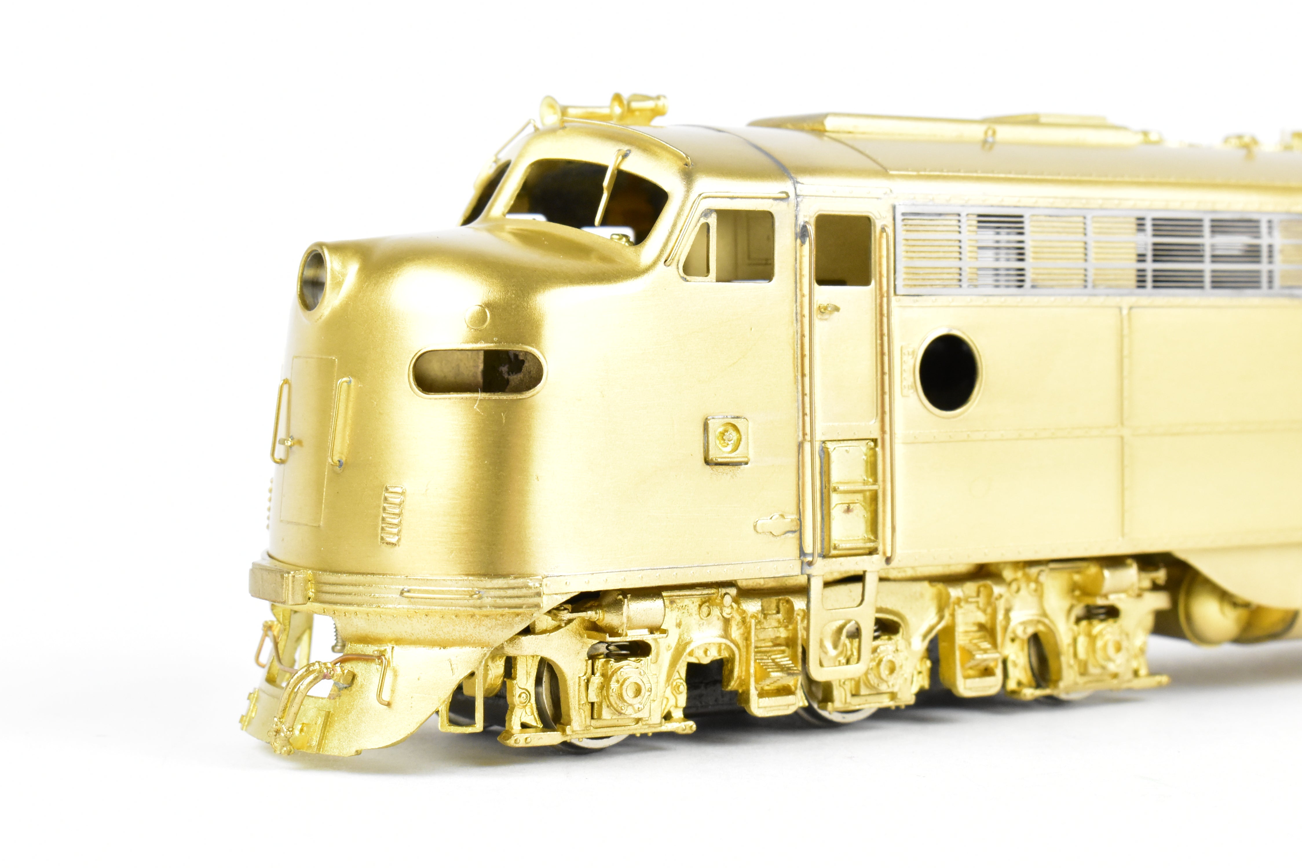 HO Scale Brass Oriental Limited EMD E8A 2250 HP Model with Spare Parts