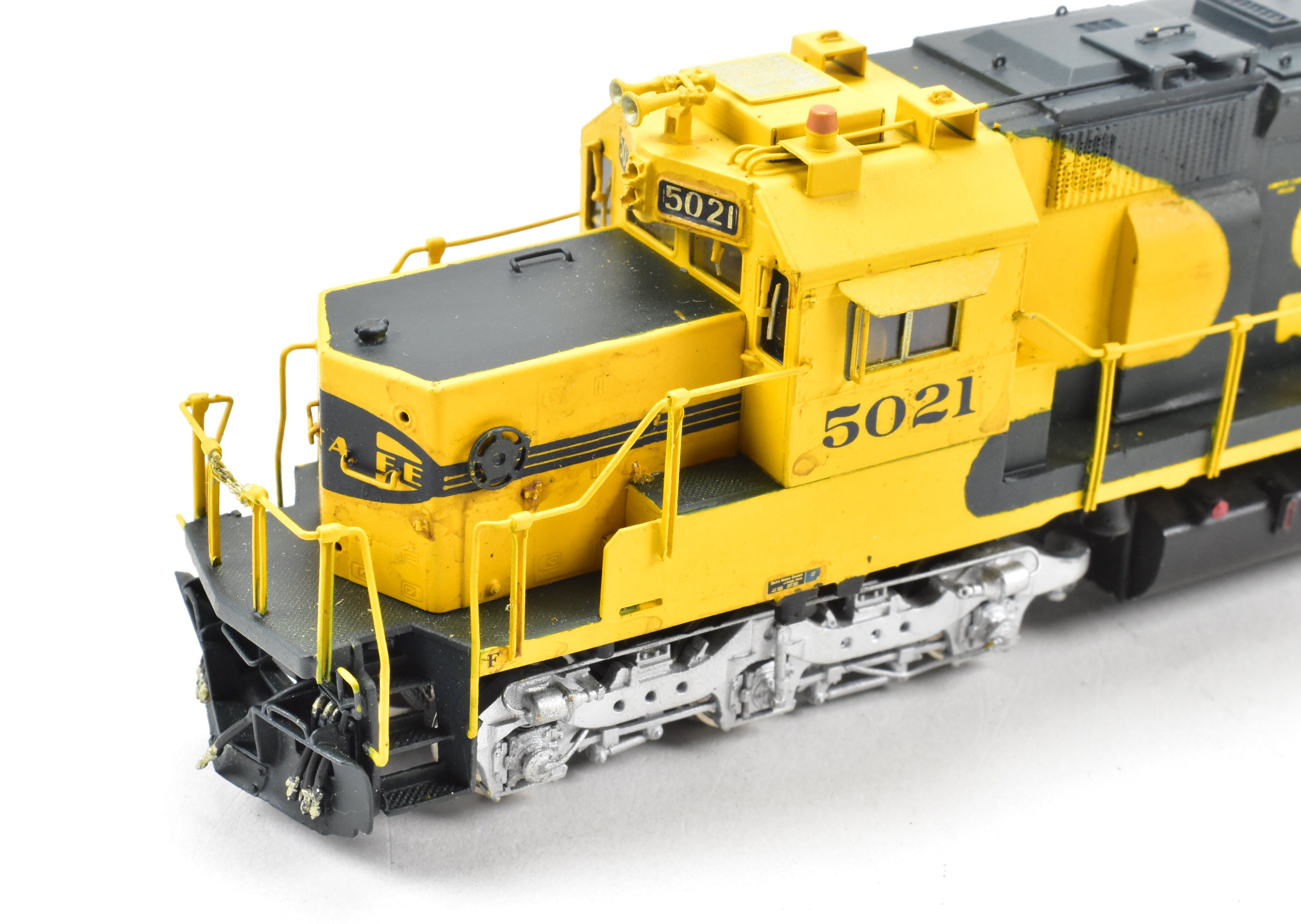 HO Scale Brass ATSF - Santa Fe EMD SD40 - 2 with 116 - Inch Snoot Nose by Overland Models