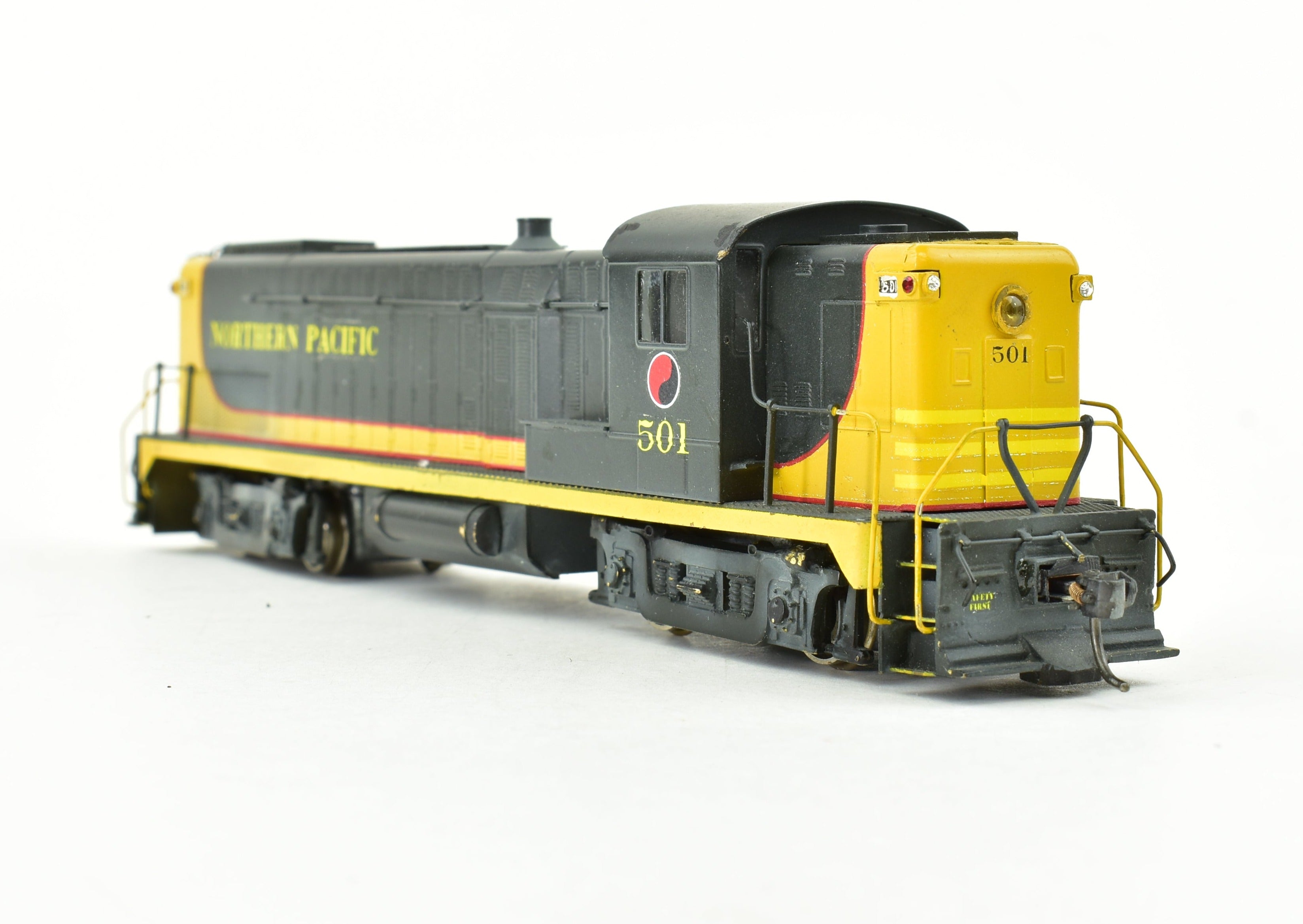 HO Scale Northern Pacific Baldwin DS - 14 Custom - Painted Brass Diesel Model