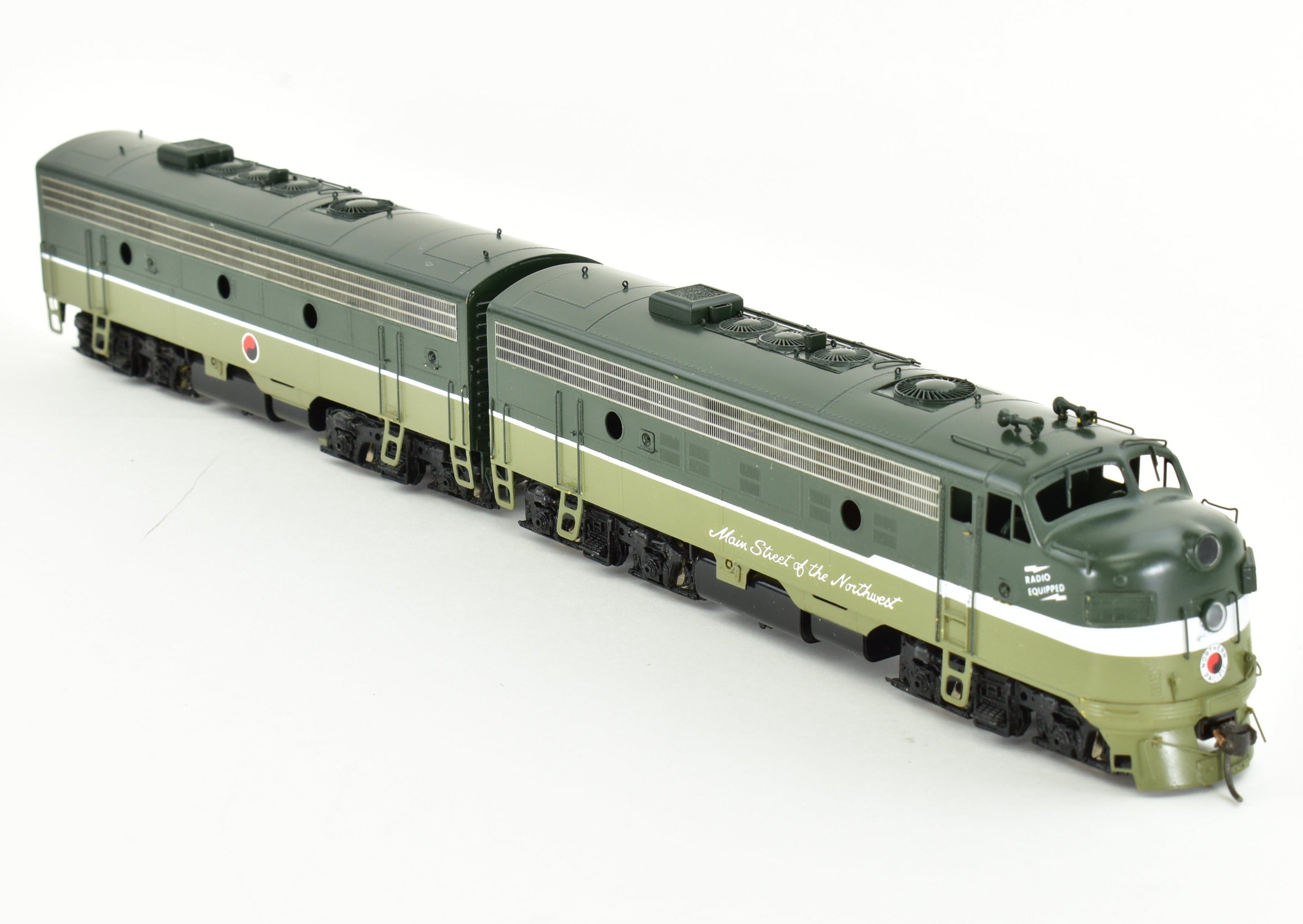 HO Scale Brass Oriental Limited NP EMD F9A/F9B Set with 1750 HP Factory Paint