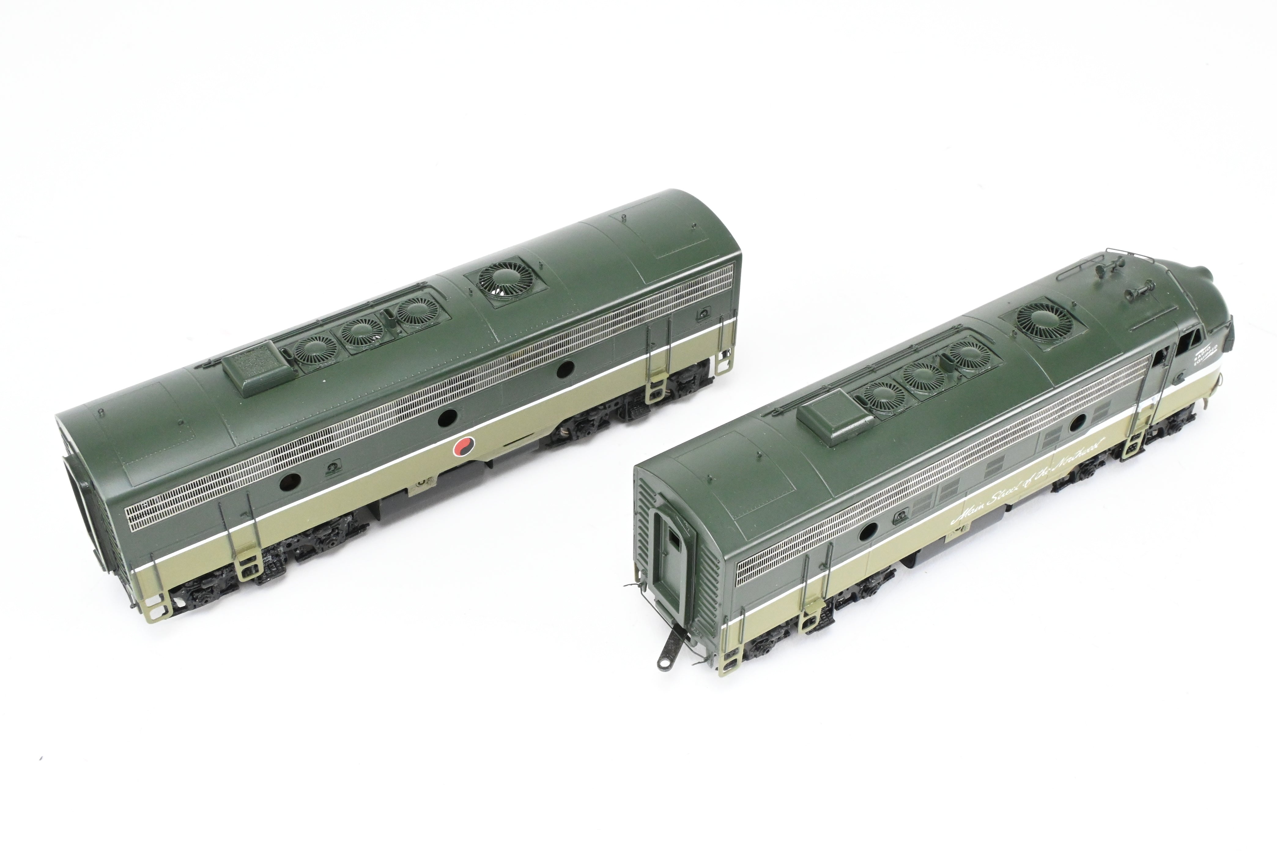 HO Scale Brass Model Train Set - Oriental Limited NP - Northern Pacific EMD F9A/F9B with 1750 HP for Passenger Service in Loewy 'Main Street of the Northwest' North Coast Limited Paint Scheme