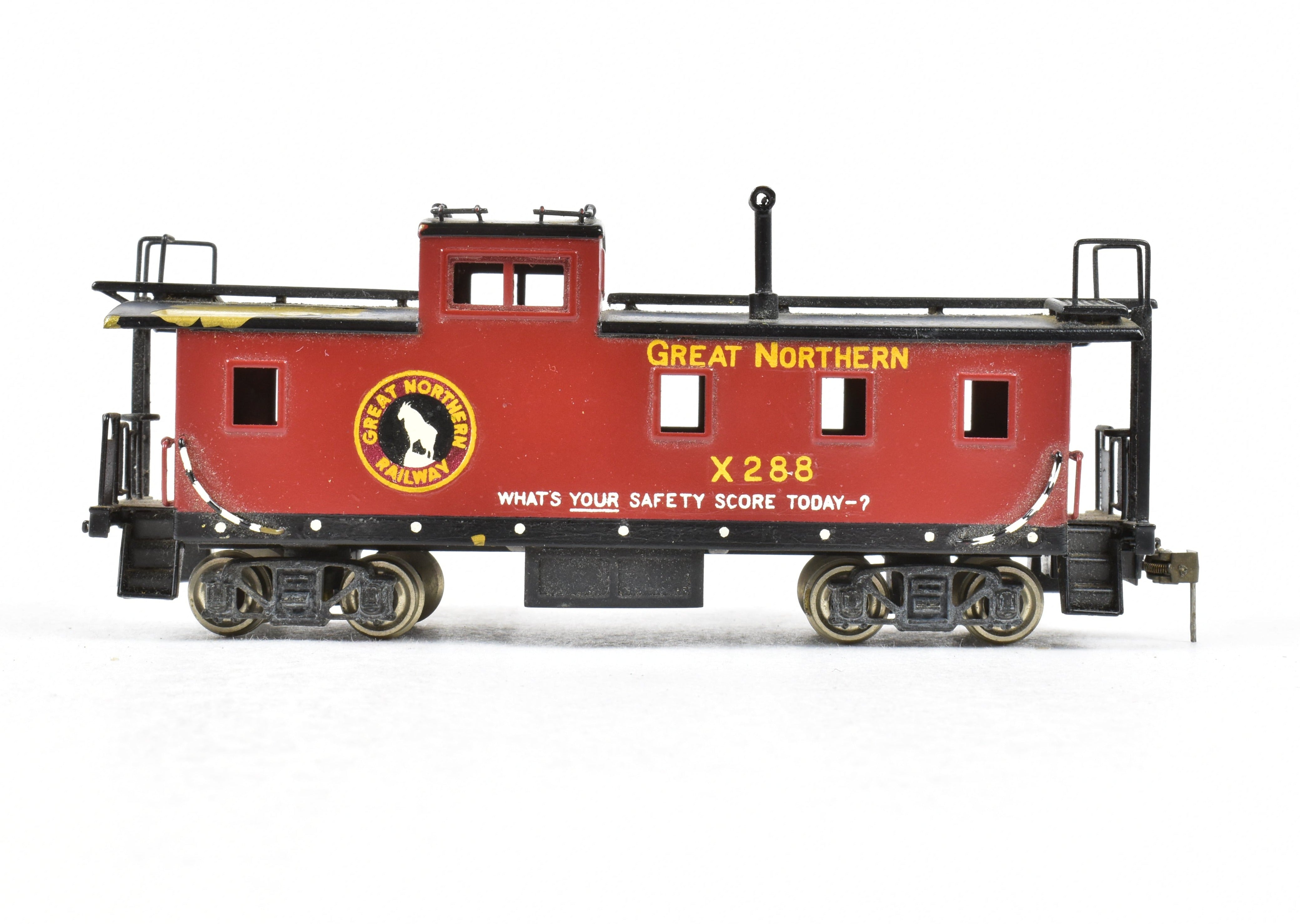 HO Scale Brass PFM - Tenshodo Great Northern Steel Caboose Factory Painted in 'As - Is' Condition for Model Train Enthusiasts