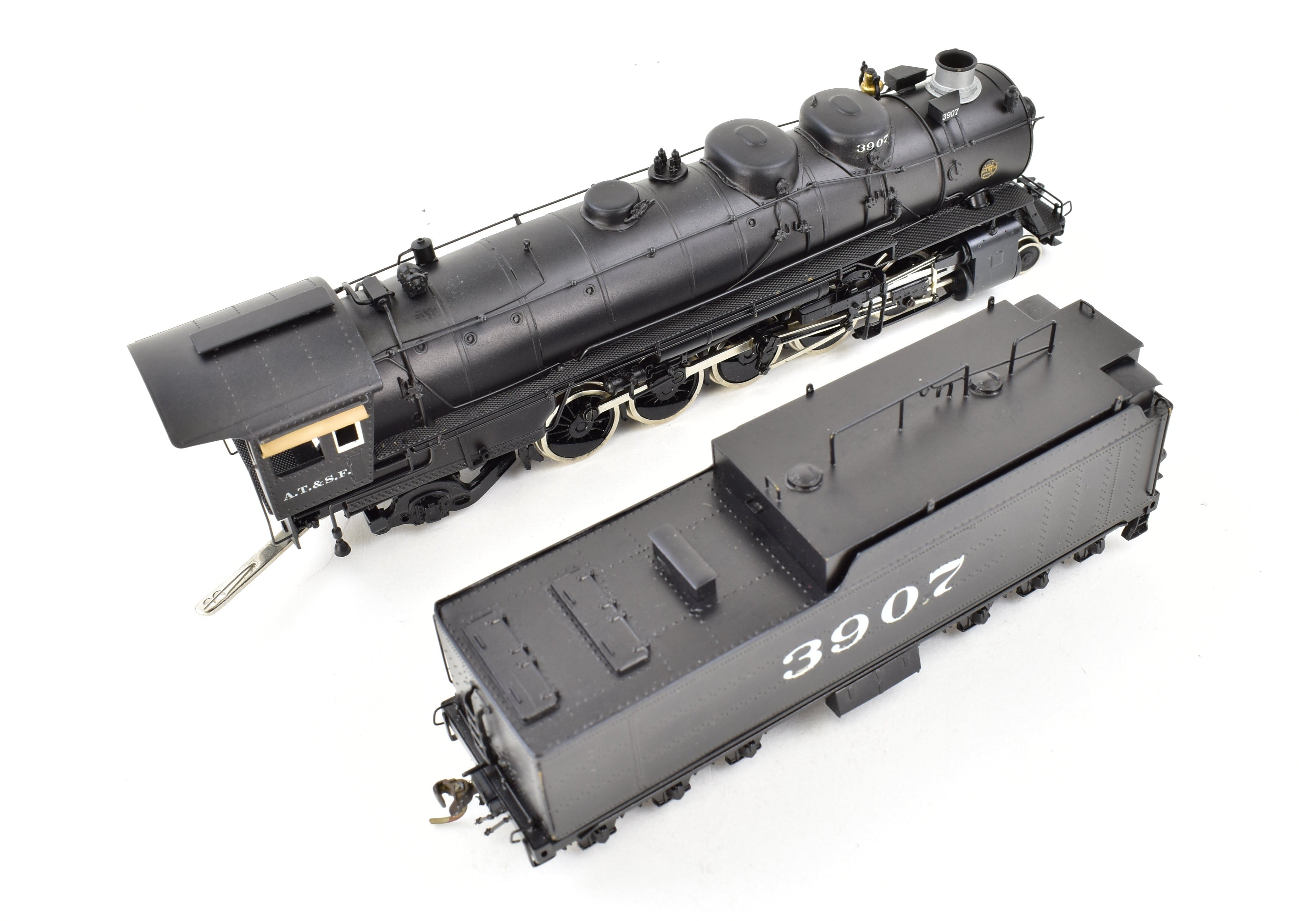 High - Quality HO Scale Brass Pacific Fast Mail Model Train - United ATSF - Santa Fe 2 - 10 - 2 3800 Class, Custom - Painted No. 3907