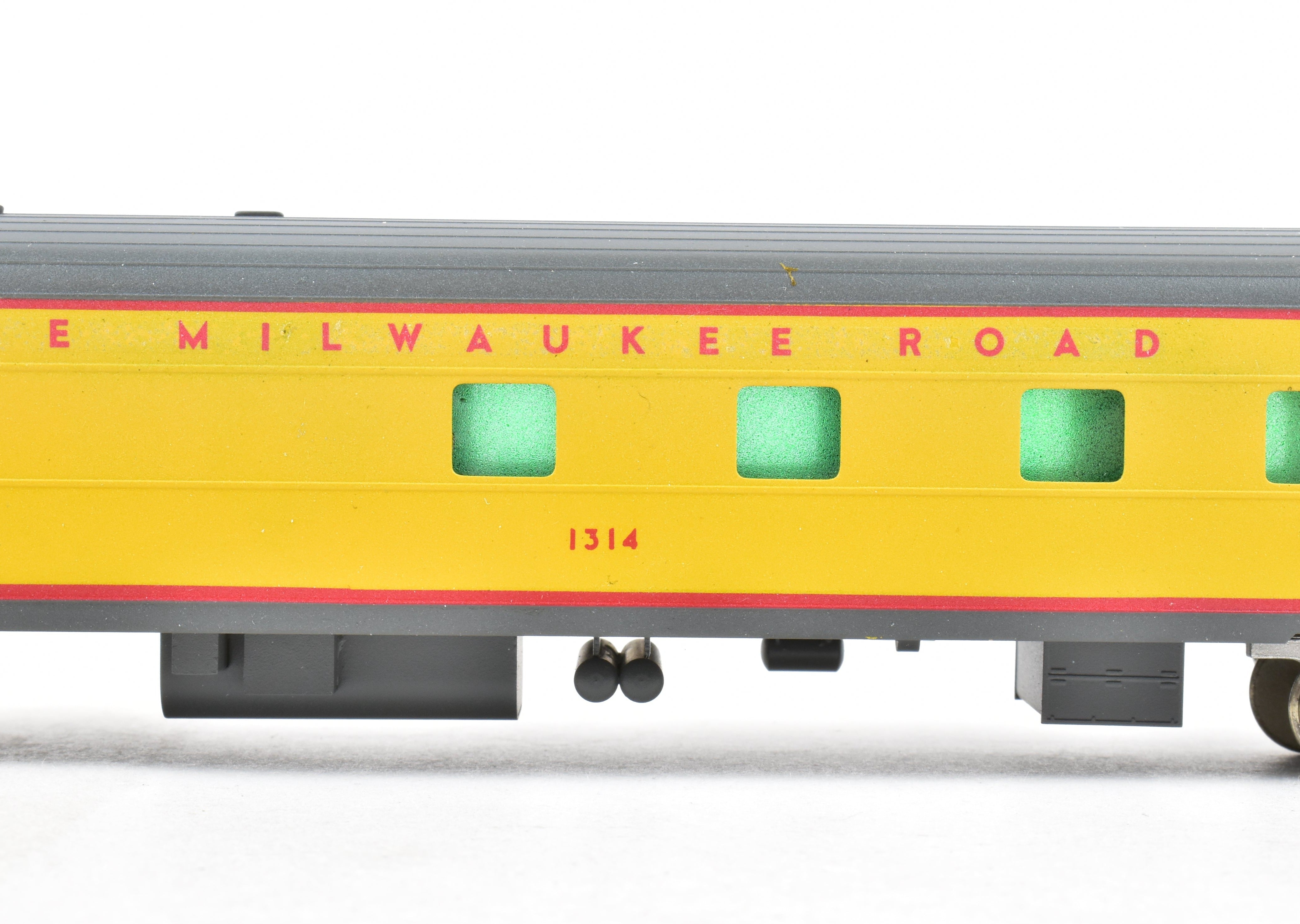High - Quality HO Scale Brass Soho Milwaukee Road #1314 Custom - Painted Baggage - Dorm Model Train Car