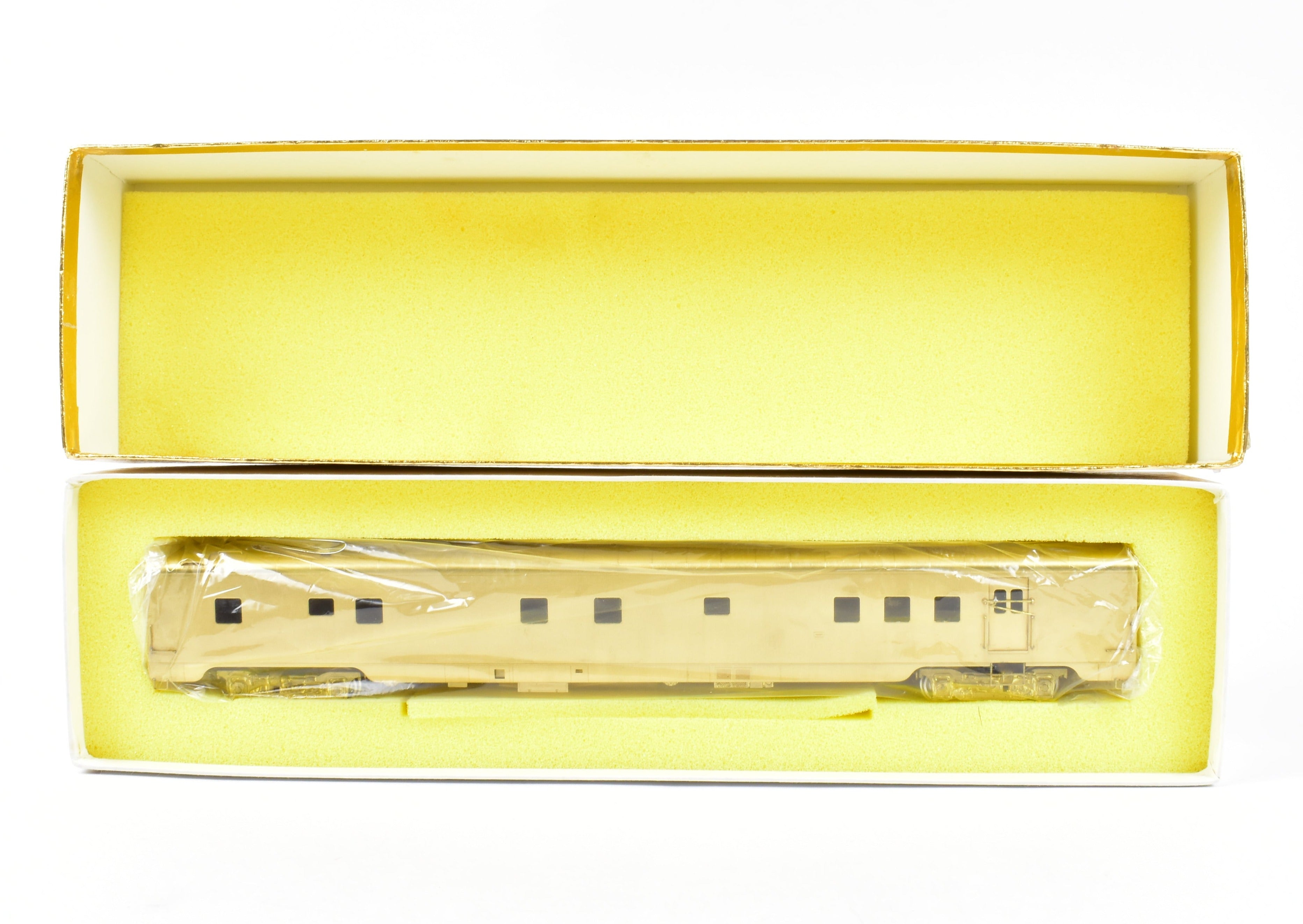 HO Scale Brass Model of the Oriental Limited's Northern Pacific North Coast Limited Mail - Dormitory Car #425 with Skirts