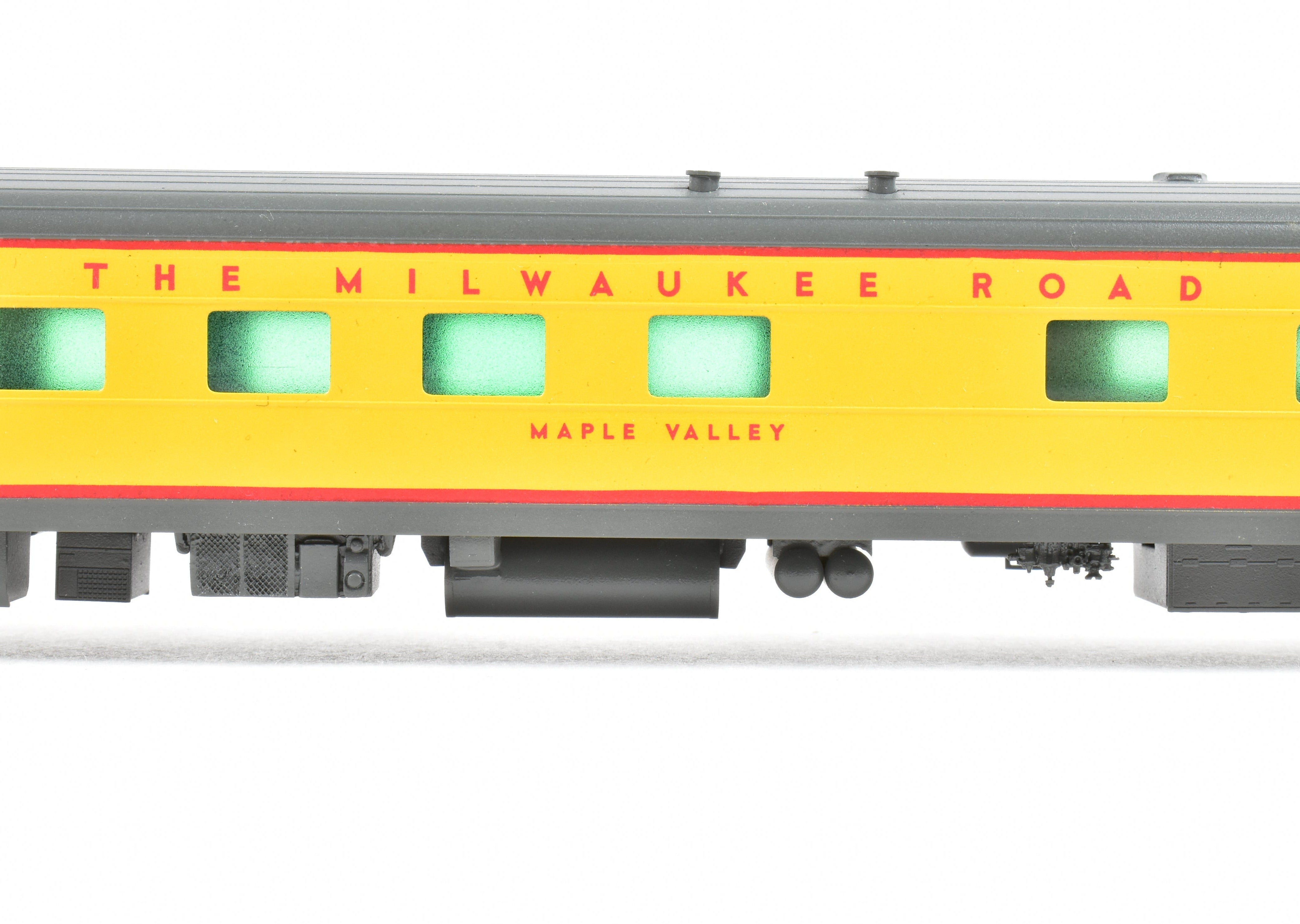 Custom Painted HO Brass Soho Milwaukee Road #411 Diner in UP Streamliner Colors