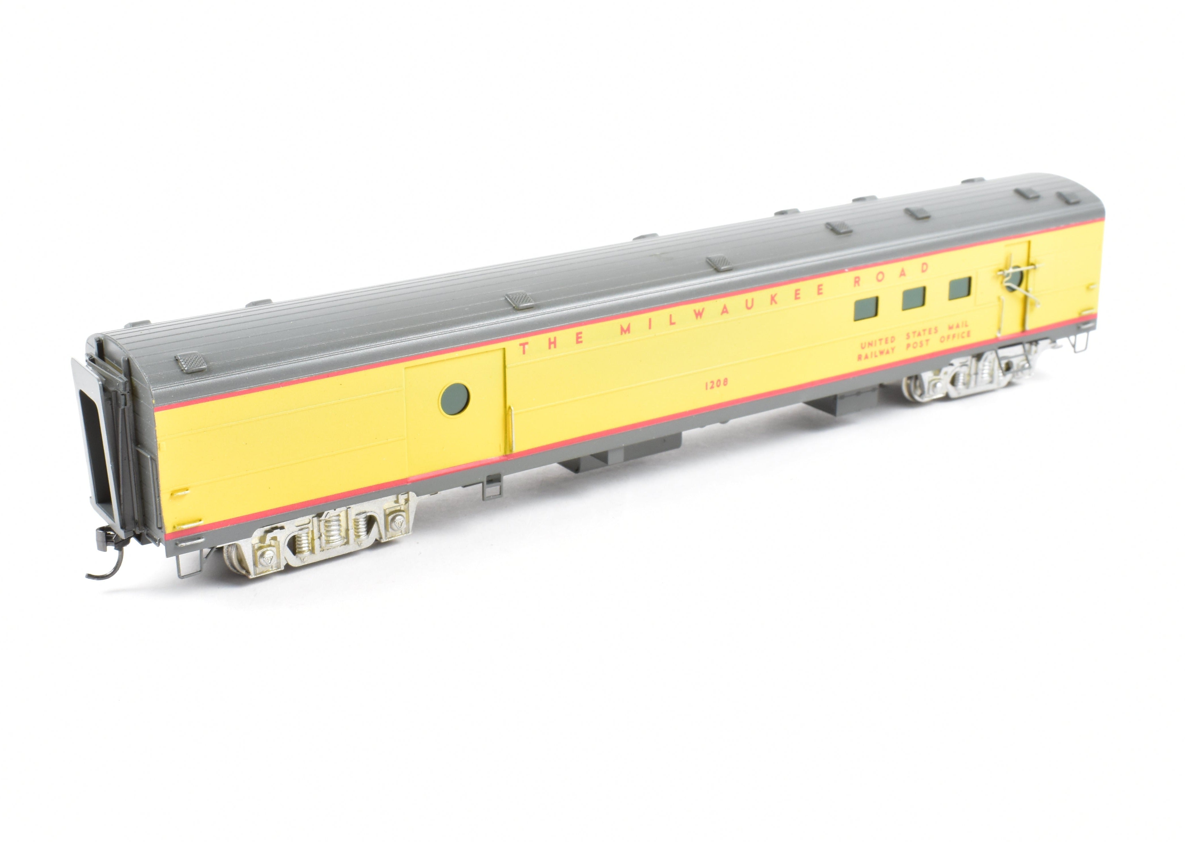 High - Quality HO Scale Brass Soho Milwaukee Road #1208 Baggage - RPO Model with Custom Painted Armour Yellow and Gray Finish