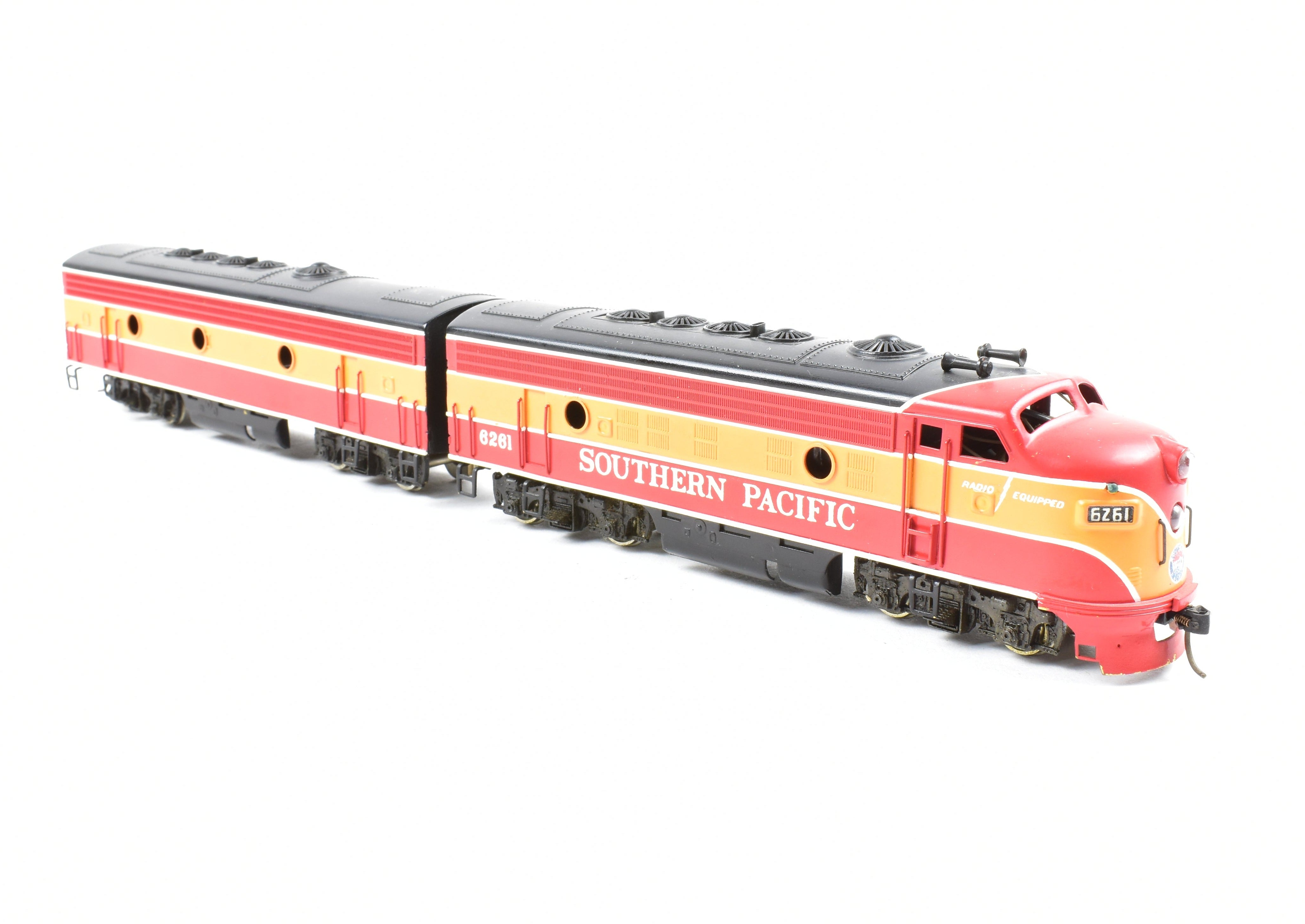 HO Scale Brass Tenshodo SP EMD F9 A/B Factory-Painted Pair from 1960s