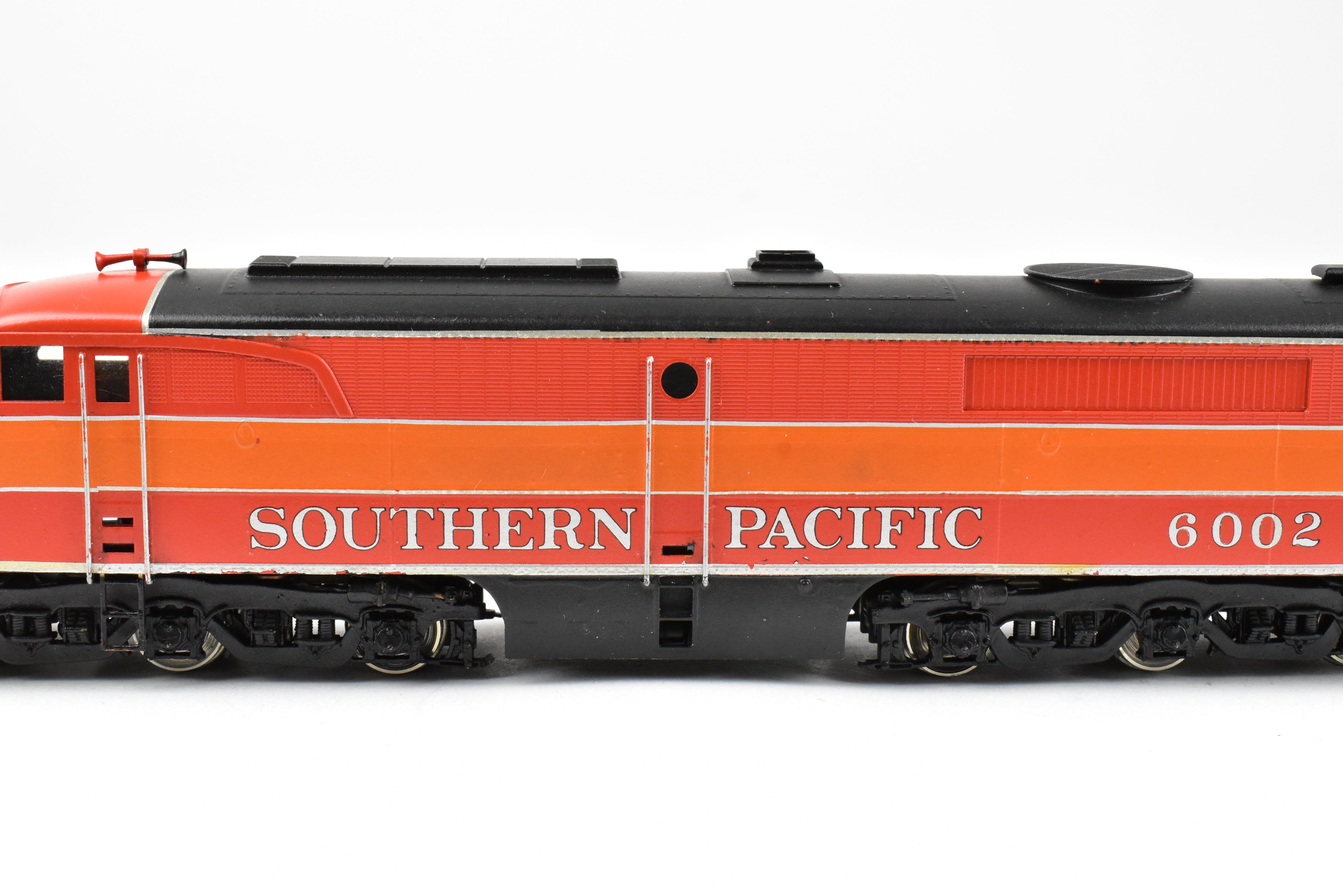 High - Quality HO Scale Brass Model Train Set - Southern Pacific Alco PA - 1/PB - 1 Limited Edition with Ajin Drives, DCC and Sound Function (CP Nos 6002/5912)