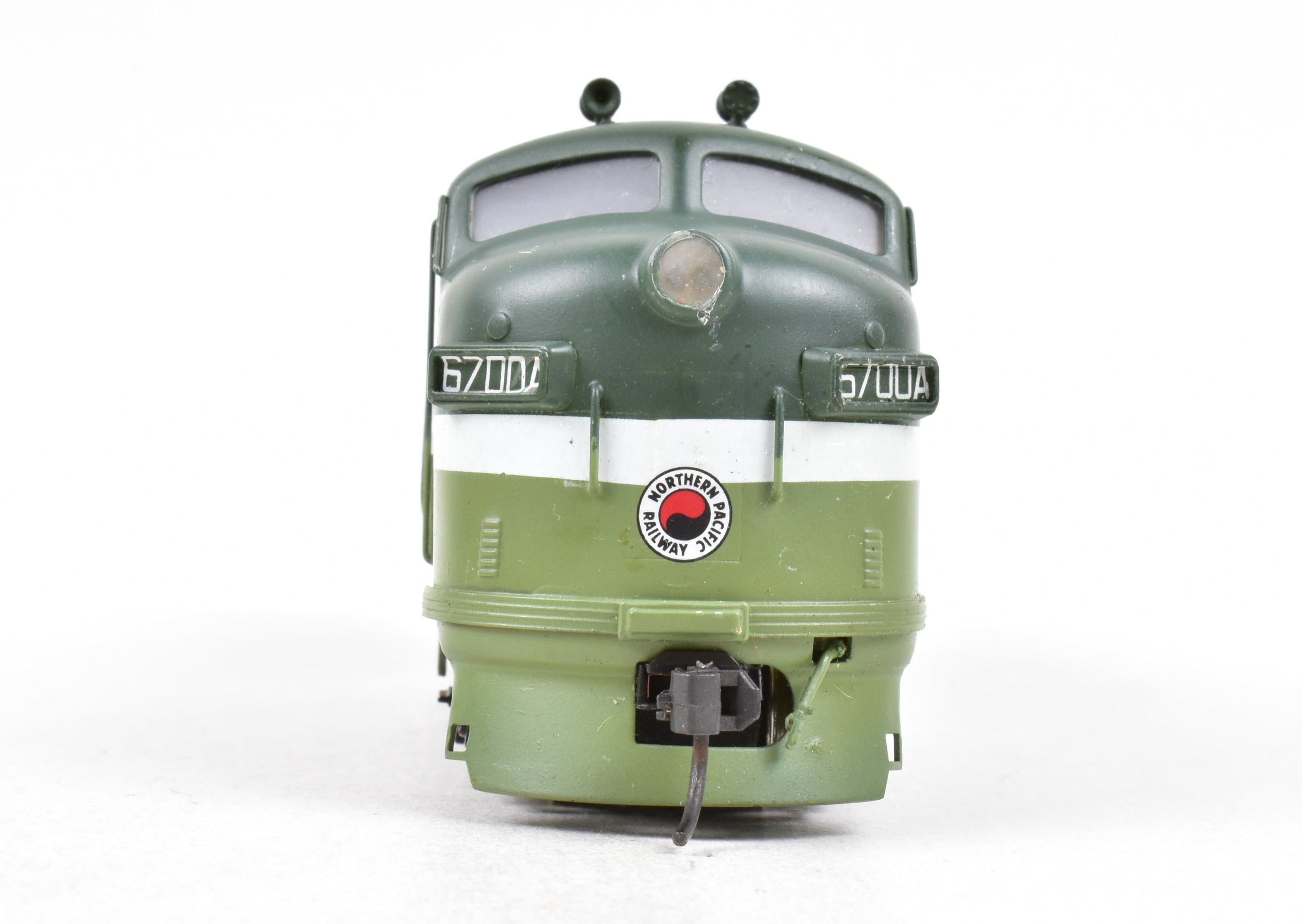 HO Scale Brass Model Train - Oriental Limited Northern Pacific EMD F7A Phase I CP No. 6700A