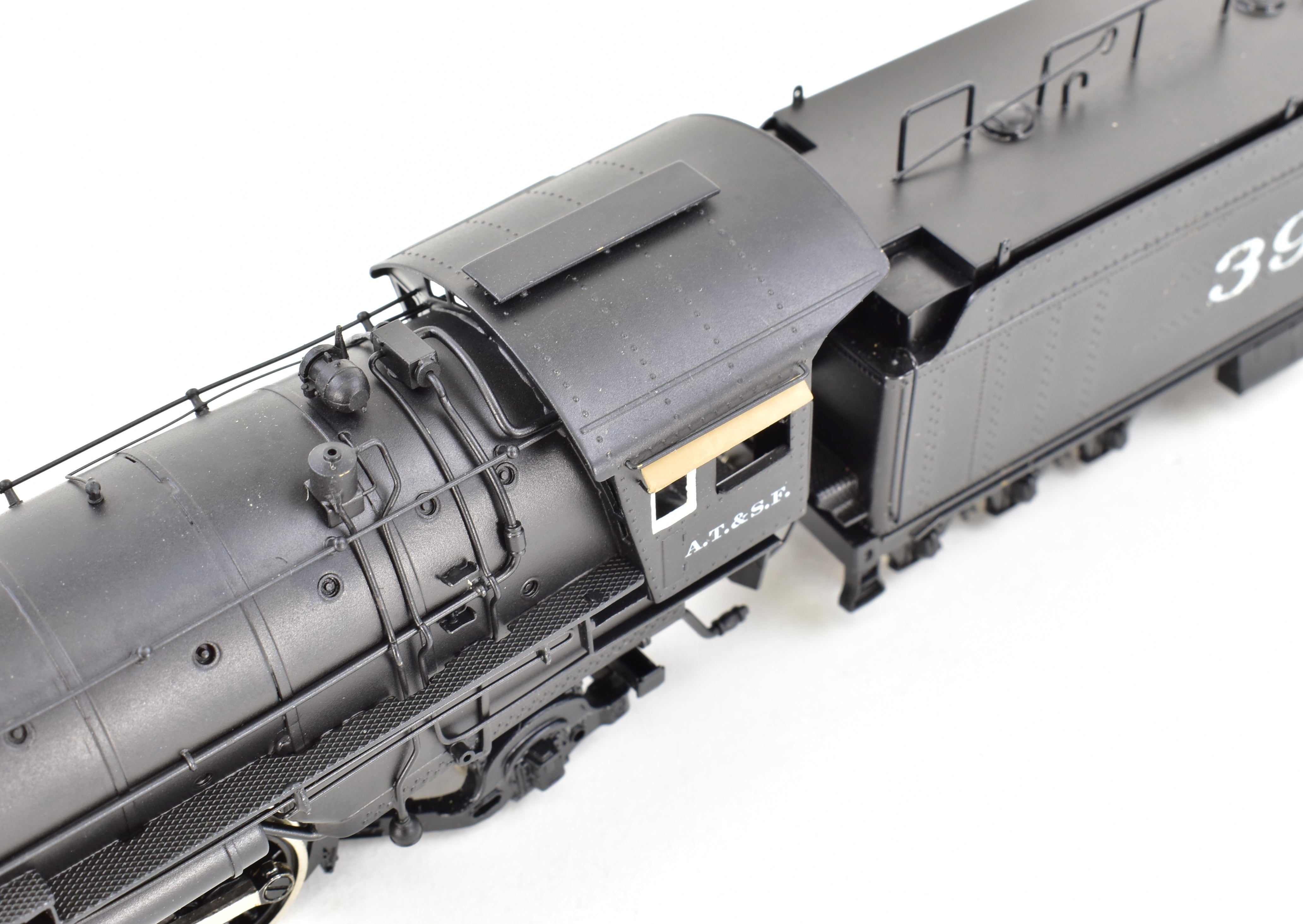 High - Quality HO Scale Brass Pacific Fast Mail Model Train - United ATSF - Santa Fe 2 - 10 - 2 3800 Class, Custom - Painted No. 3907