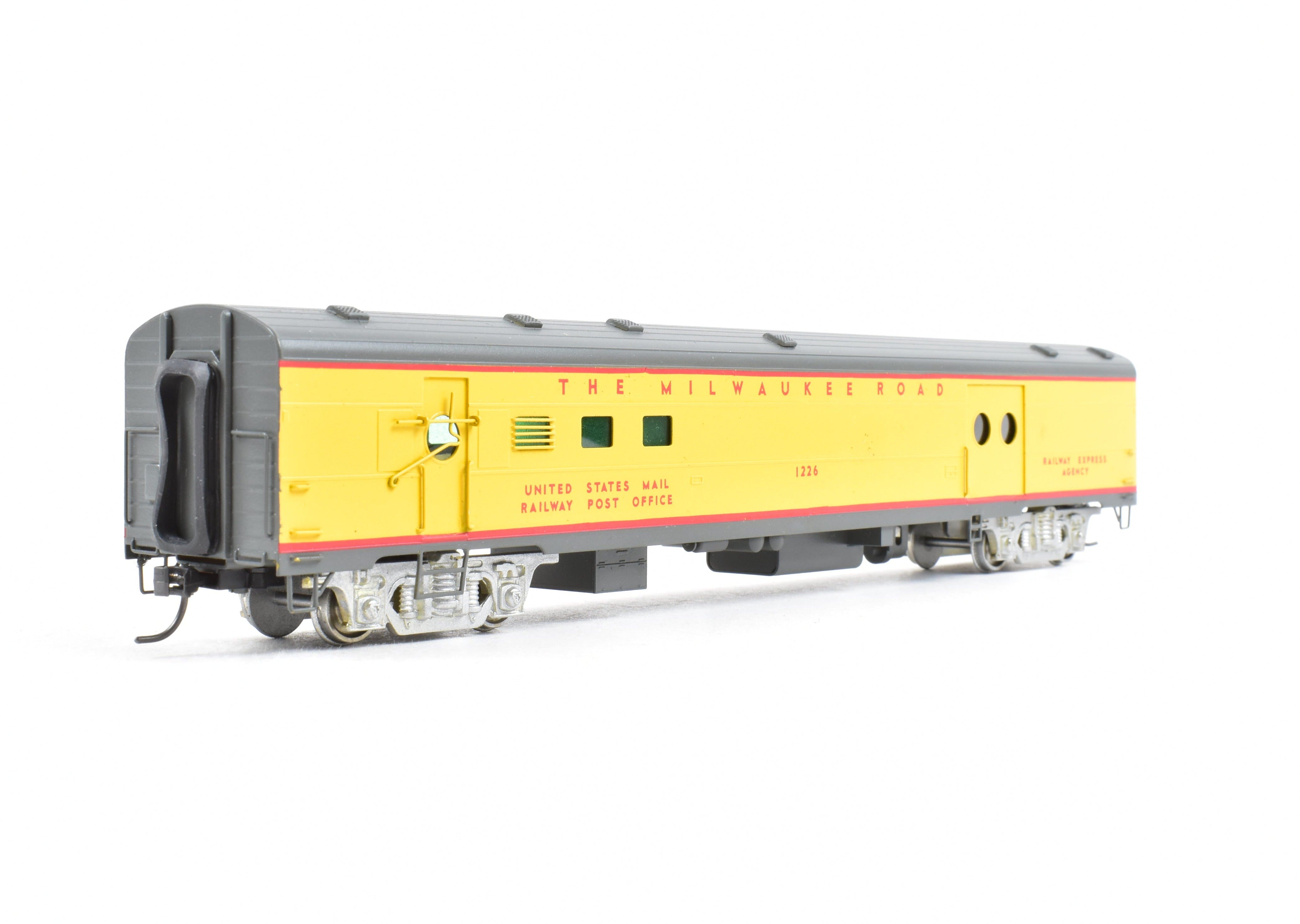 Custom Painted HO Brass Soho Milwaukee Road #1226 Baggage - RPO Model