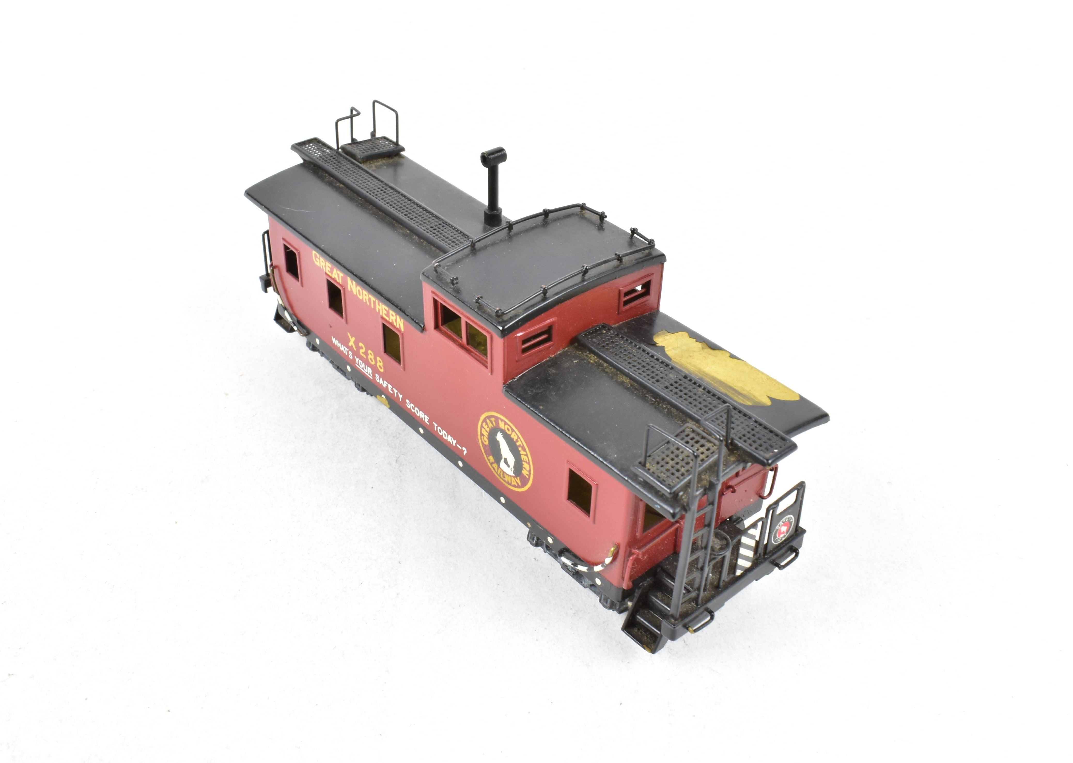 HO Scale Brass PFM - Tenshodo Great Northern Steel Caboose Factory Painted in 'As - Is' Condition for Model Train Enthusiasts