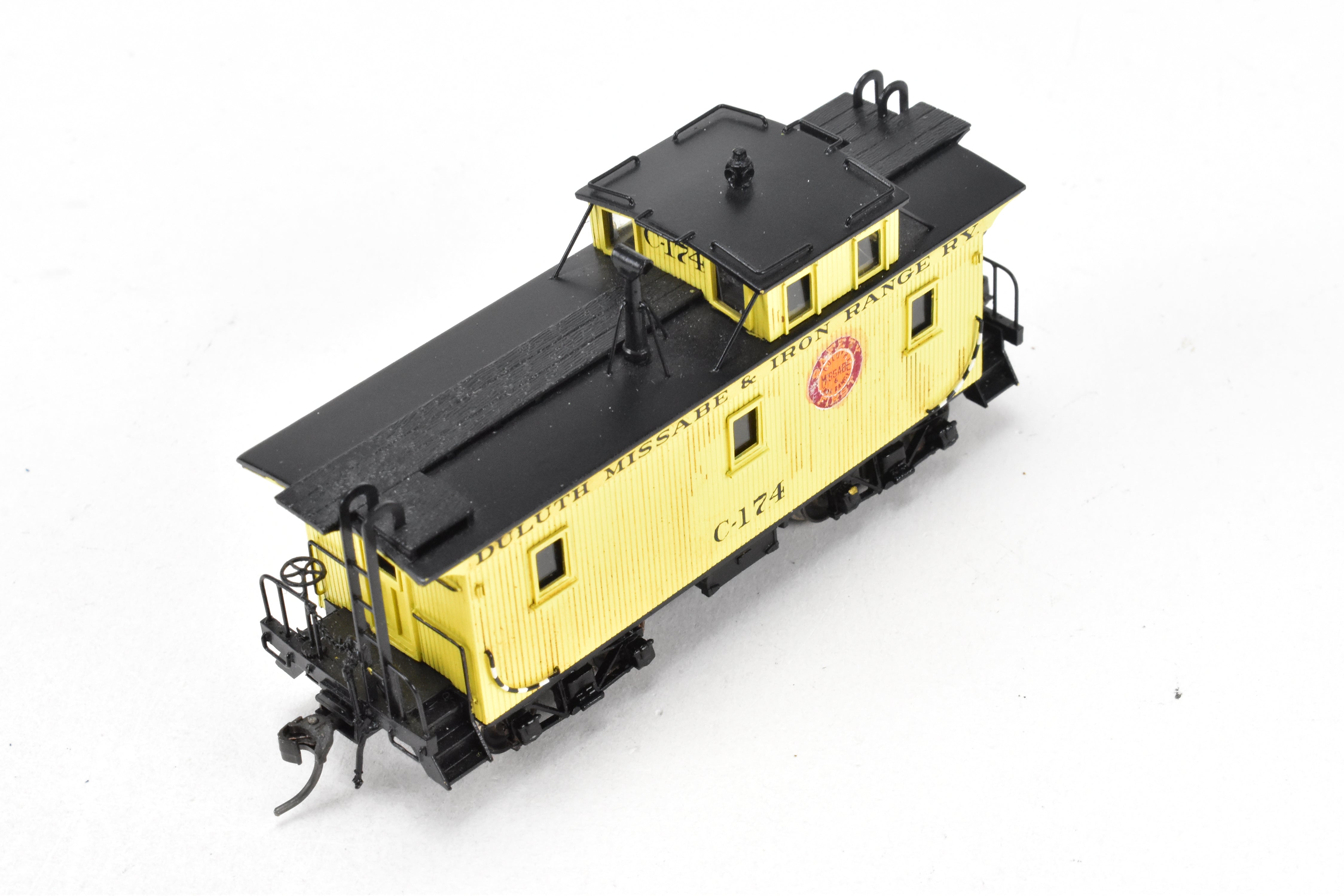 High - Quality HO Scale Brass Pacific Fast Mail (PFM) SKI - Built Duluth Missabe & Iron Range Wood Caboose Model with Factory Painting and Numbering C - 174
