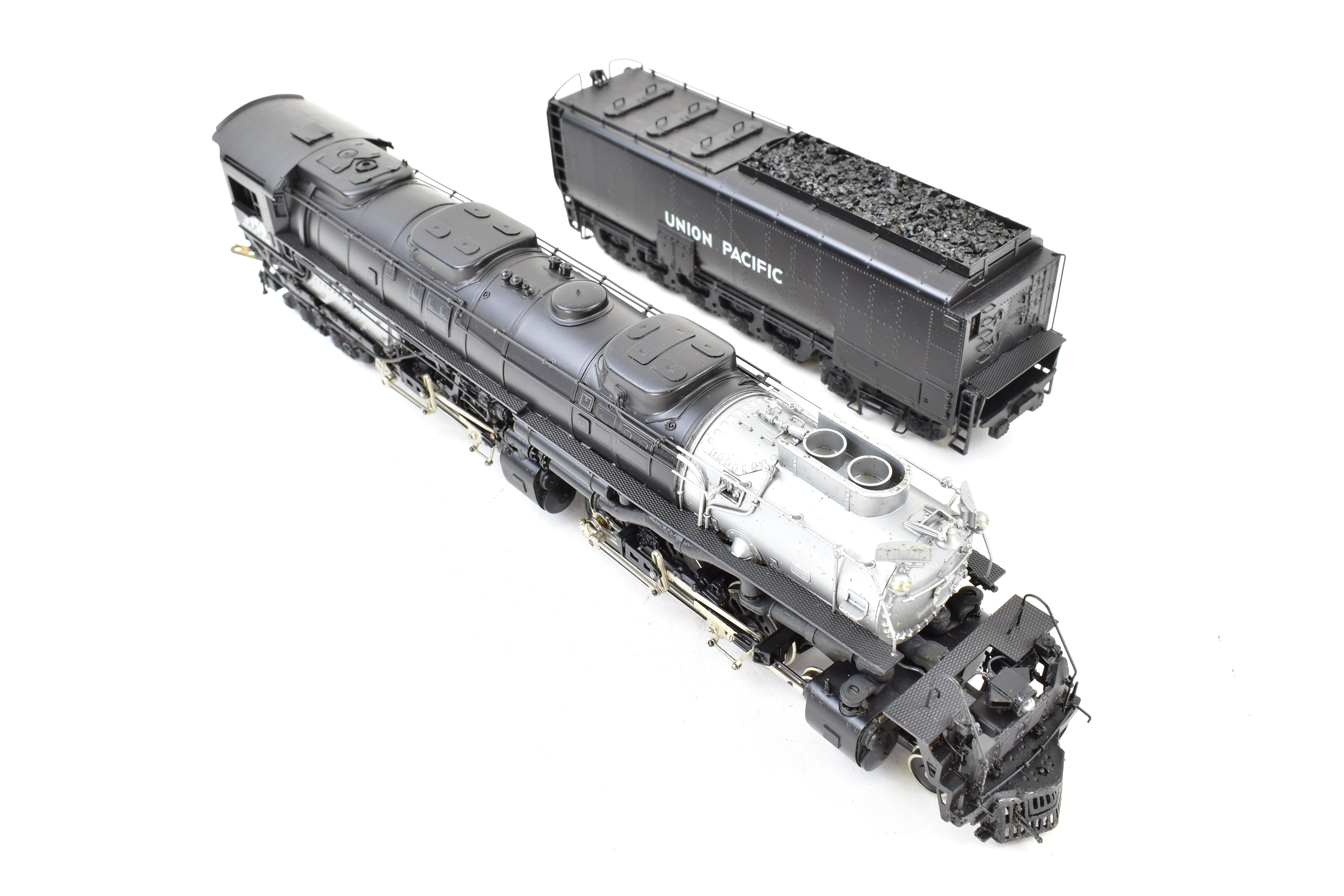 High - Quality HO Scale Brass PFM - Tenshodo Union Pacific 4 - 6 - 6 - 4 Challenger FP Model Train No. 3950