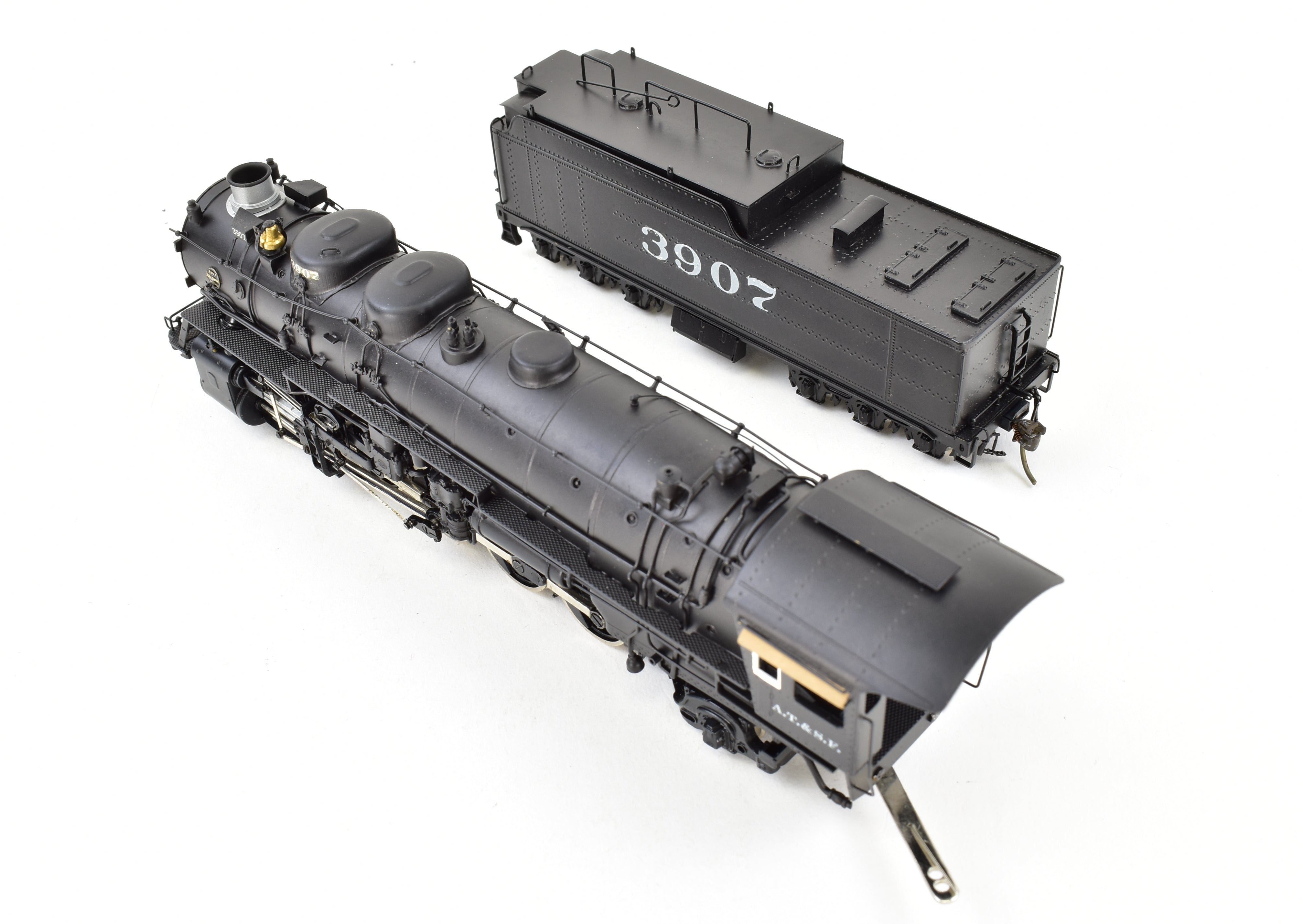 High - Quality HO Scale Brass Pacific Fast Mail Model Train - United ATSF - Santa Fe 2 - 10 - 2 3800 Class, Custom - Painted No. 3907