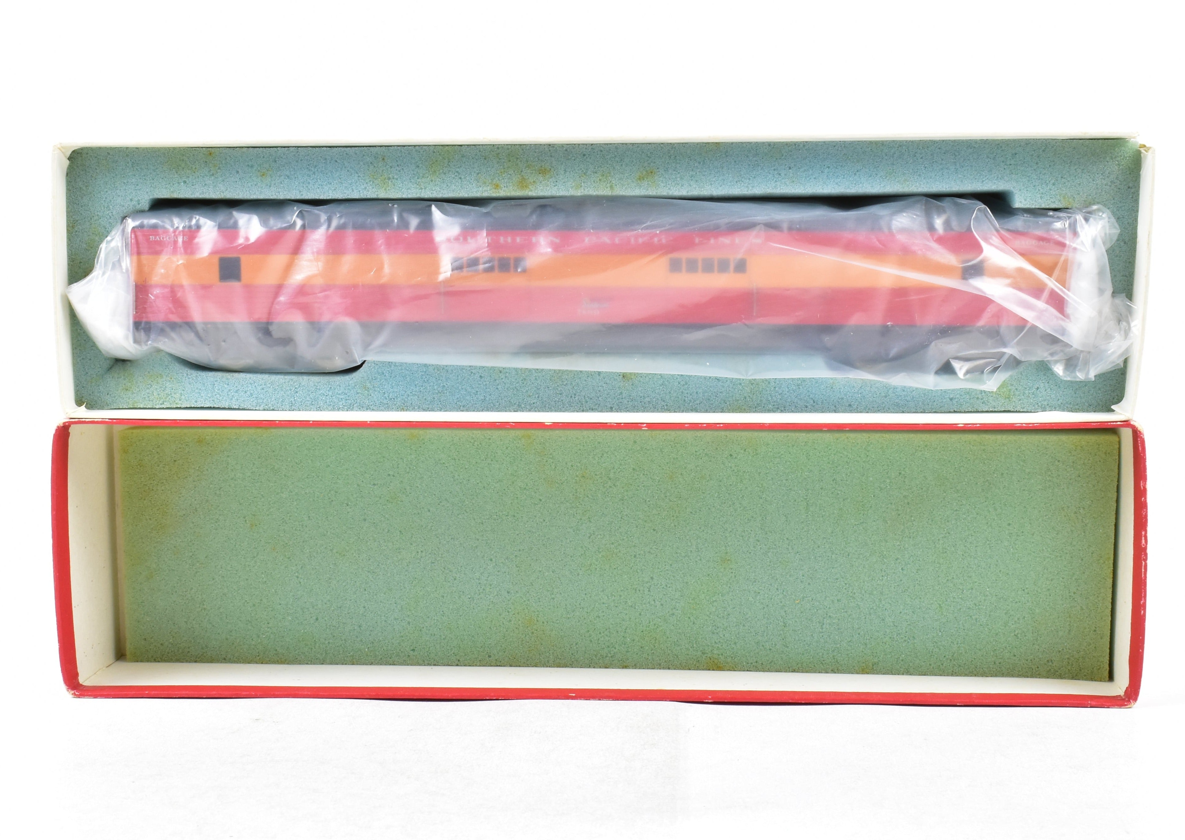 HO Scale Brass Soho T&NO - Texas & New Orleans Sunbeam Baggage Car with Corrugated Sides and Custom Painting
