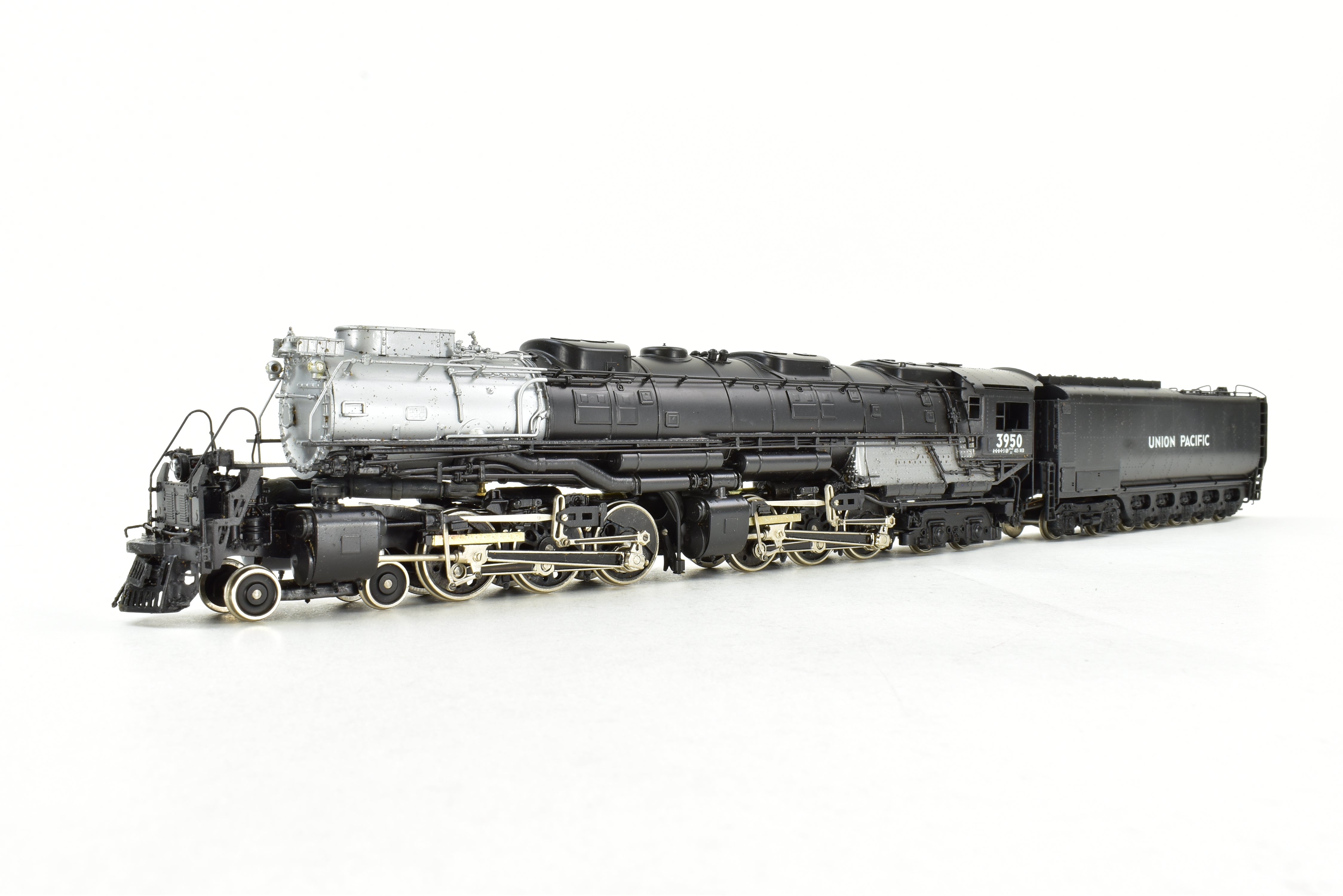 High - Quality HO Scale Brass PFM - Tenshodo Union Pacific 4 - 6 - 6 - 4 Challenger FP Model Train No. 3950