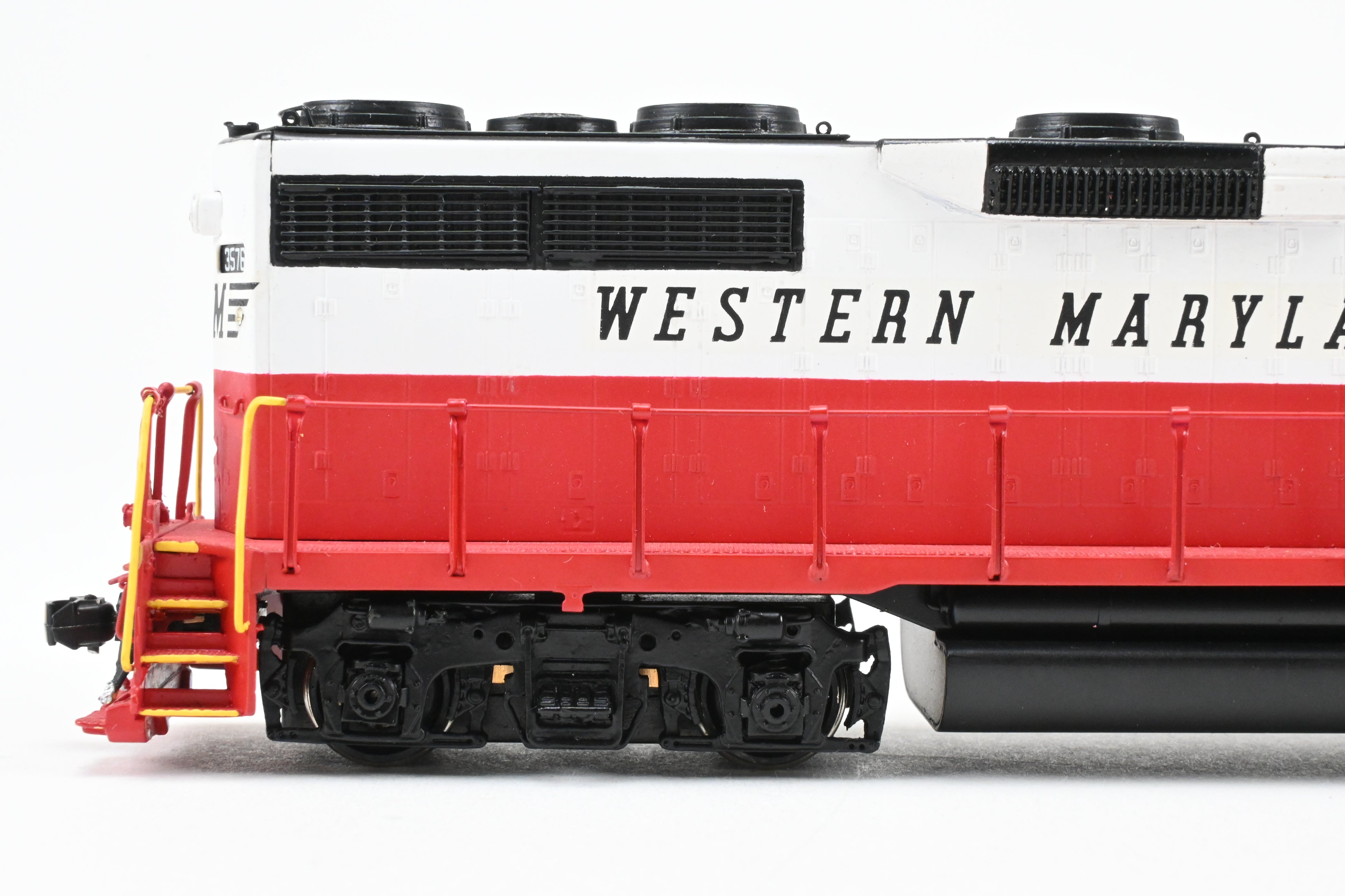HO Scale Brass Model Train - Western Maryland EMD GP35 2500HP Low Hood Freight Locomotive No. 3576 by Oriental Limited