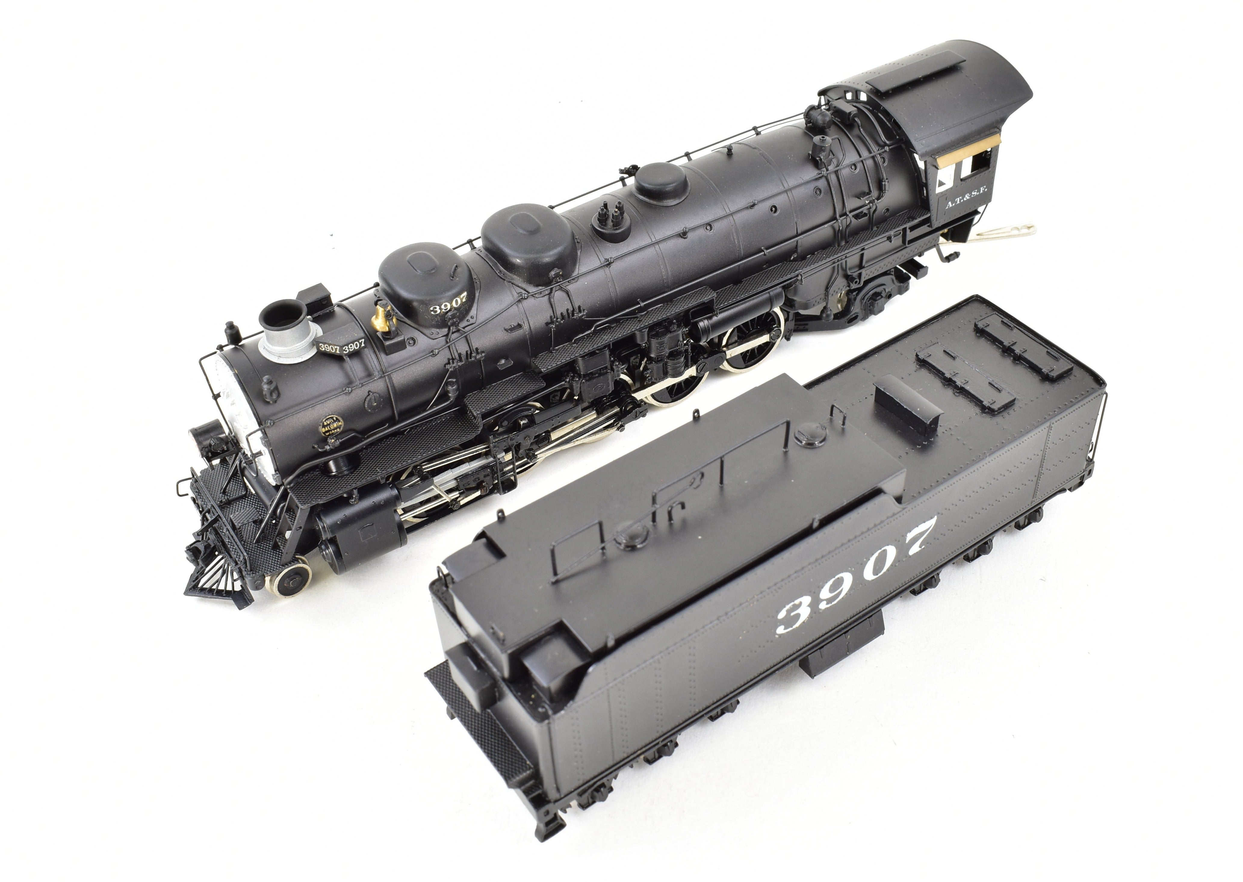 High - Quality HO Scale Brass Pacific Fast Mail Model Train - United ATSF - Santa Fe 2 - 10 - 2 3800 Class, Custom - Painted No. 3907