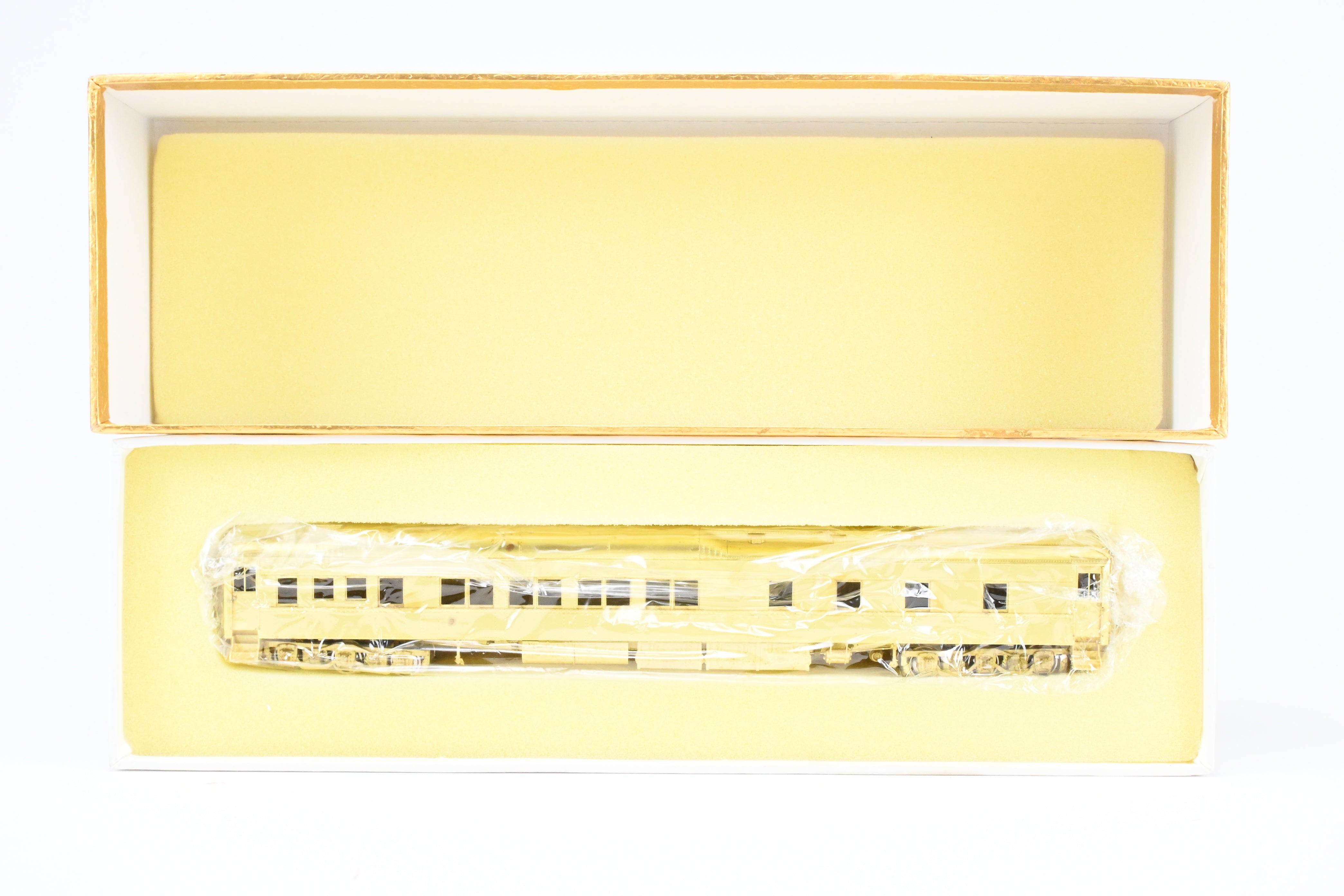 HO Scale Brass Oriental Limited Edition Various Roads Pullman Heavyweight 8-1-2 Sleeper Car with Ice Air Conditioning Model