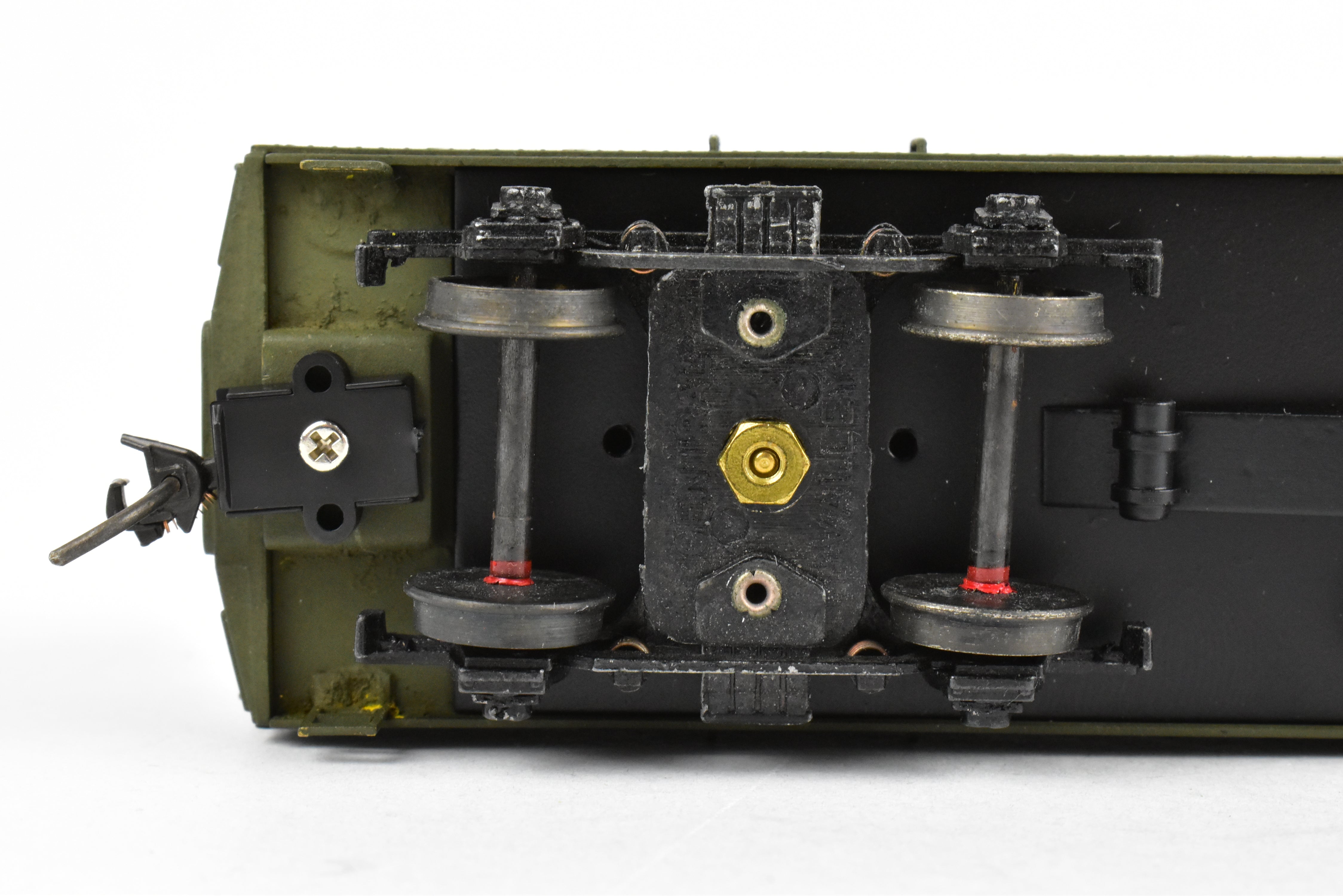 HO Scale Brass ATSF Santa Fe Heavyweight RPO Car with Custom Paint and Metal Wheels