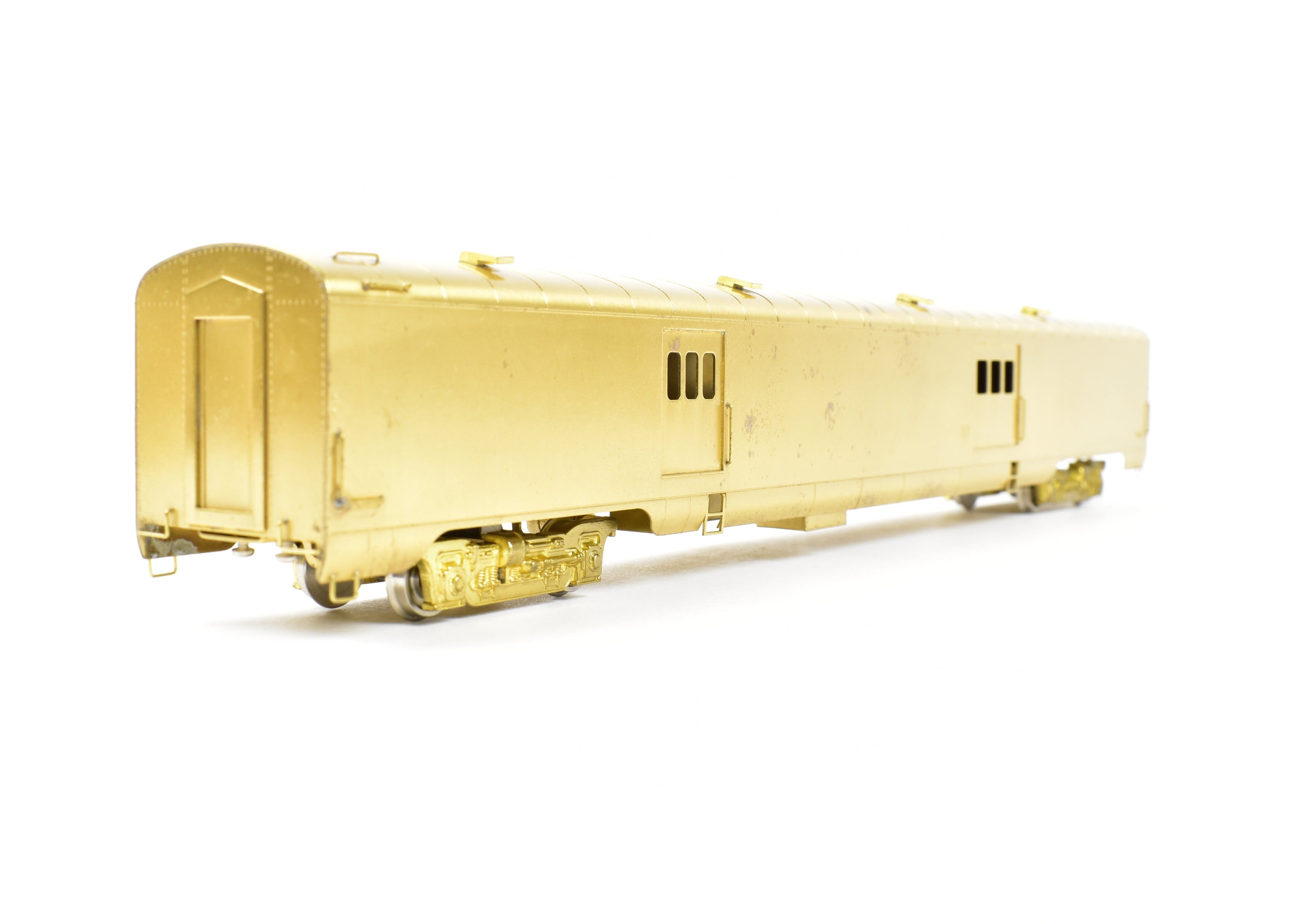 HO Scale Brass Oriental Limited Model of Northern Pacific North Coast Limited #400 Water Baggage Car with Skirts for Train Enthusiasts