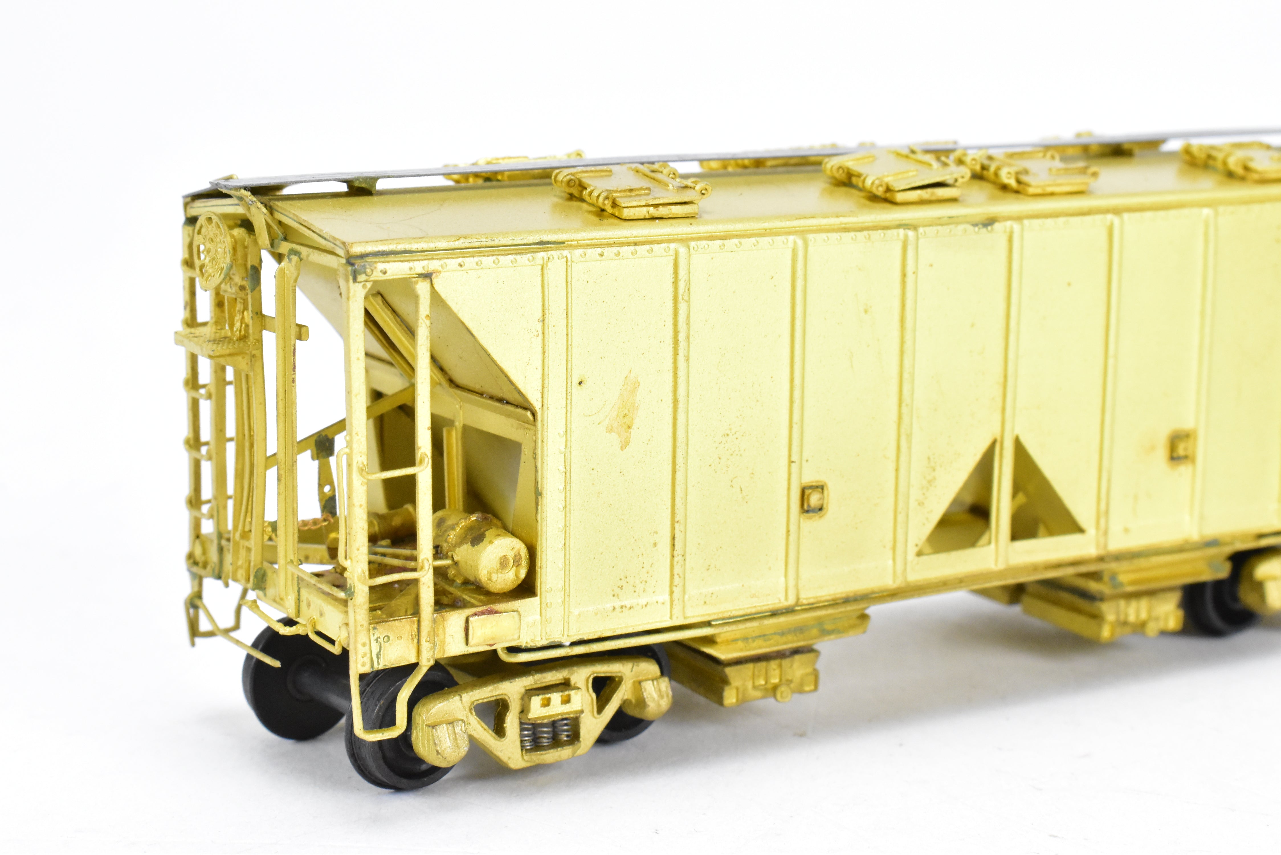 High - Quality HO Scale Brass Model of Pecos River Brass ATSF - Santa Fe ACF 34 - Foot Covered Hopper Class Ga - 45 in the Number Range of 182000 - 182009