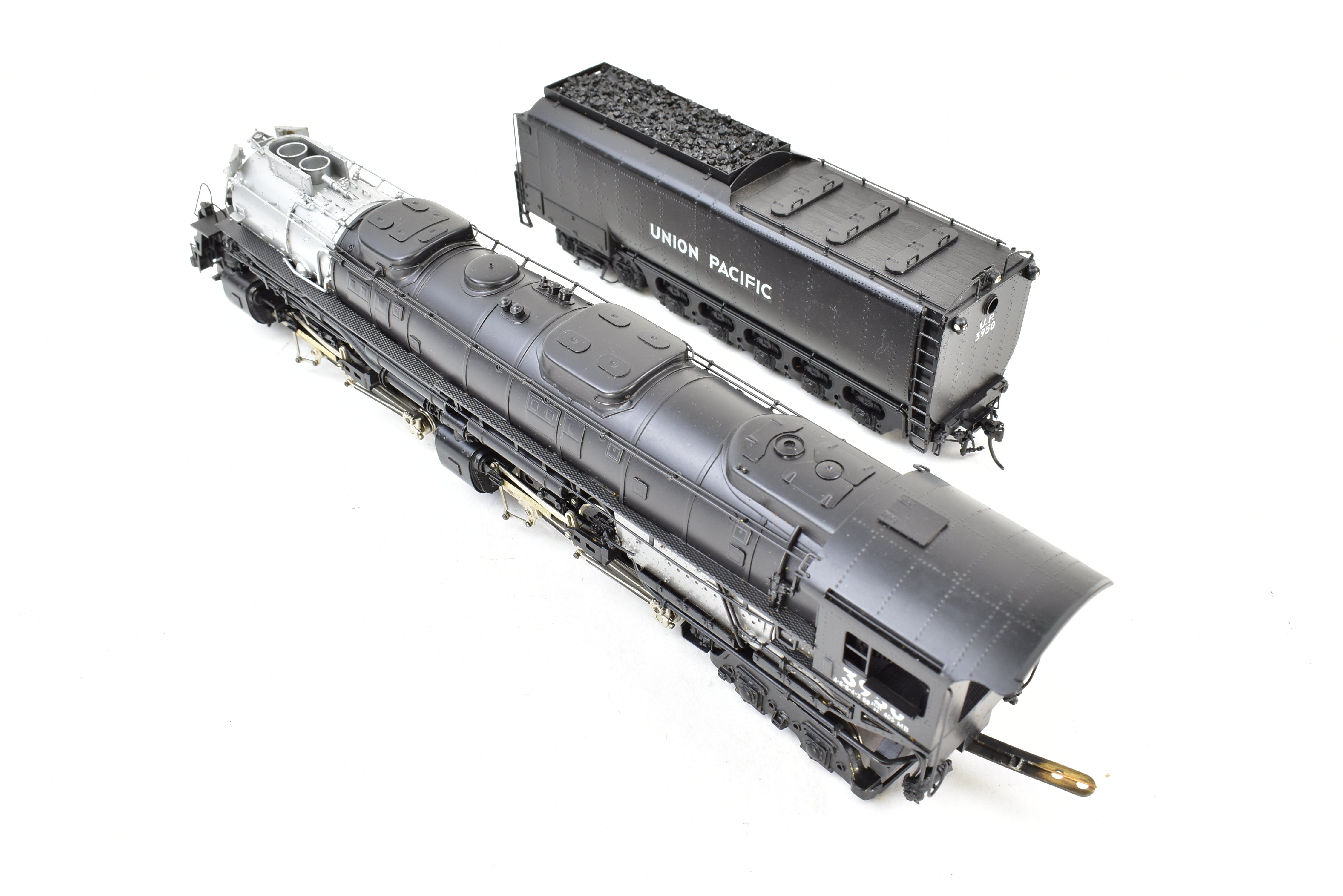 High - Quality HO Scale Brass PFM - Tenshodo Union Pacific 4 - 6 - 6 - 4 Challenger FP Model Train No. 3950