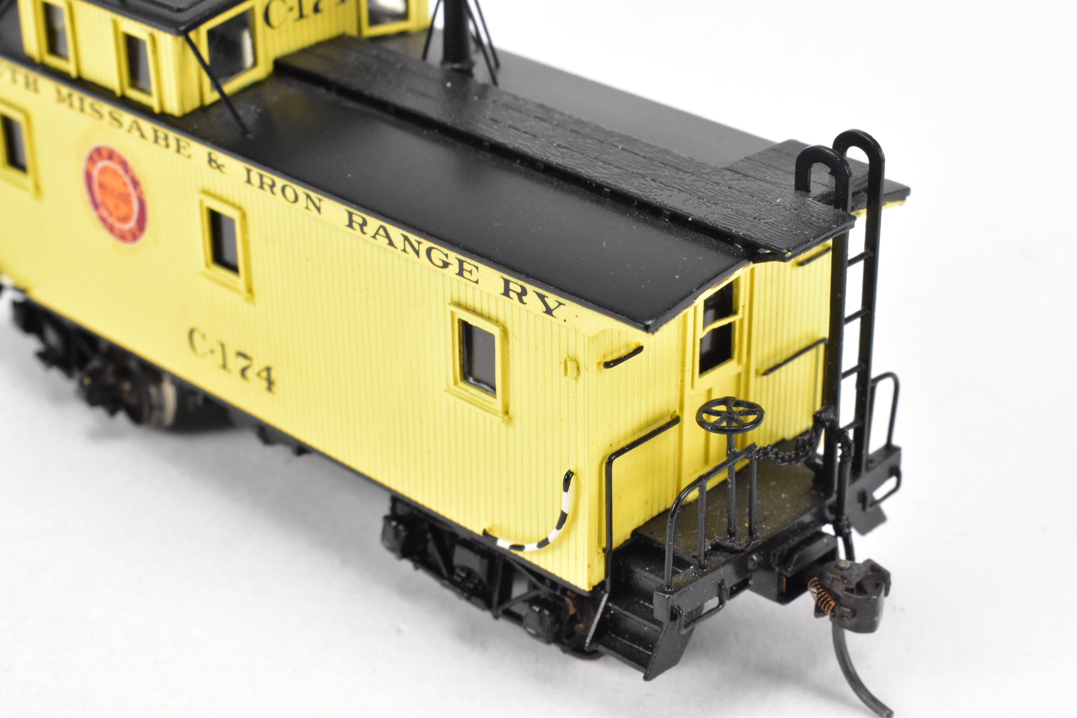 High - Quality HO Scale Brass Pacific Fast Mail (PFM) SKI - Built Duluth Missabe & Iron Range Wood Caboose Model with Factory Painting and Numbering C - 174
