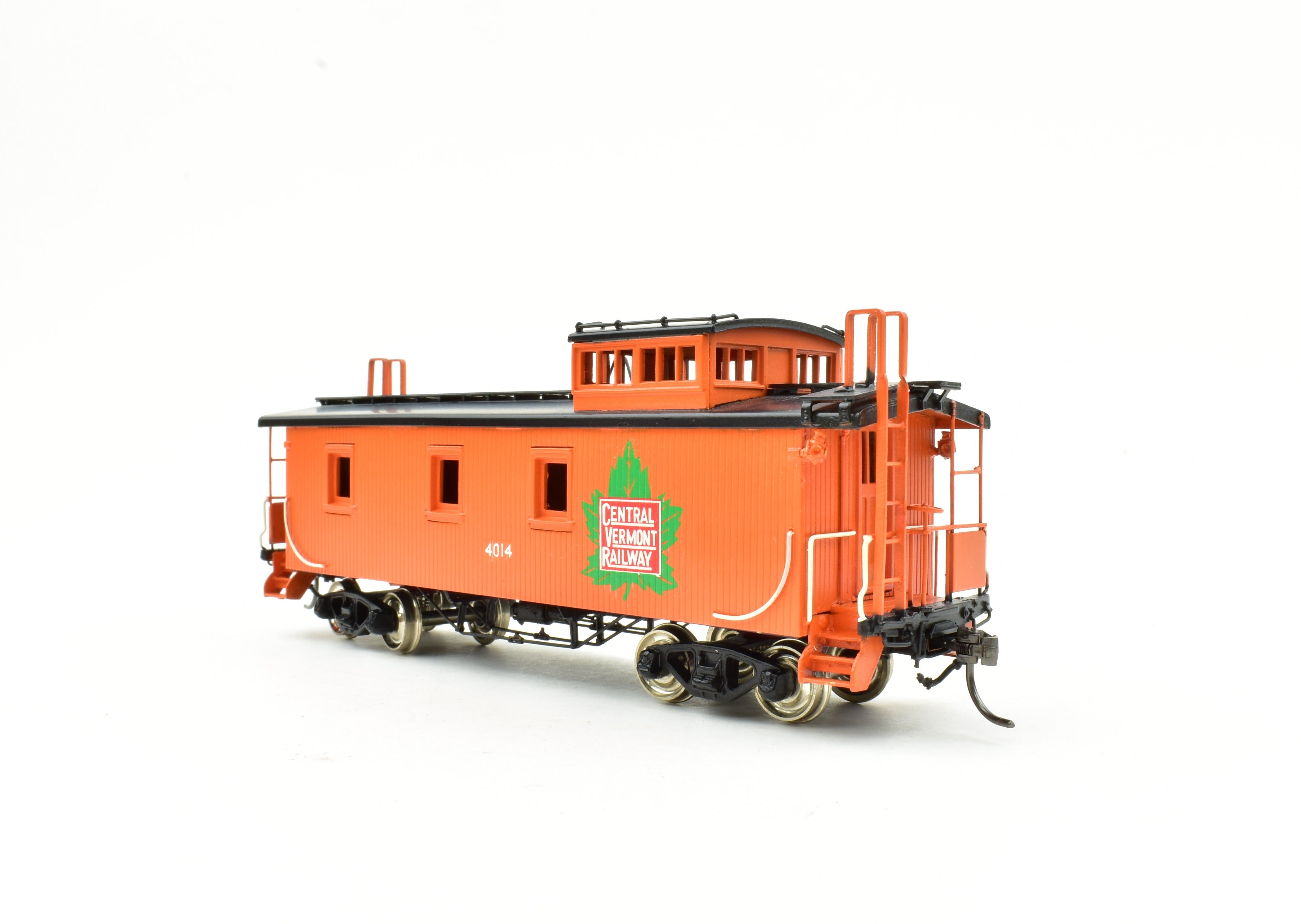 High - Quality HO Scale Brass Pacific Fast Mail (PFM) SKI - Built Central Vermont Wood Caboose with Factory Painting