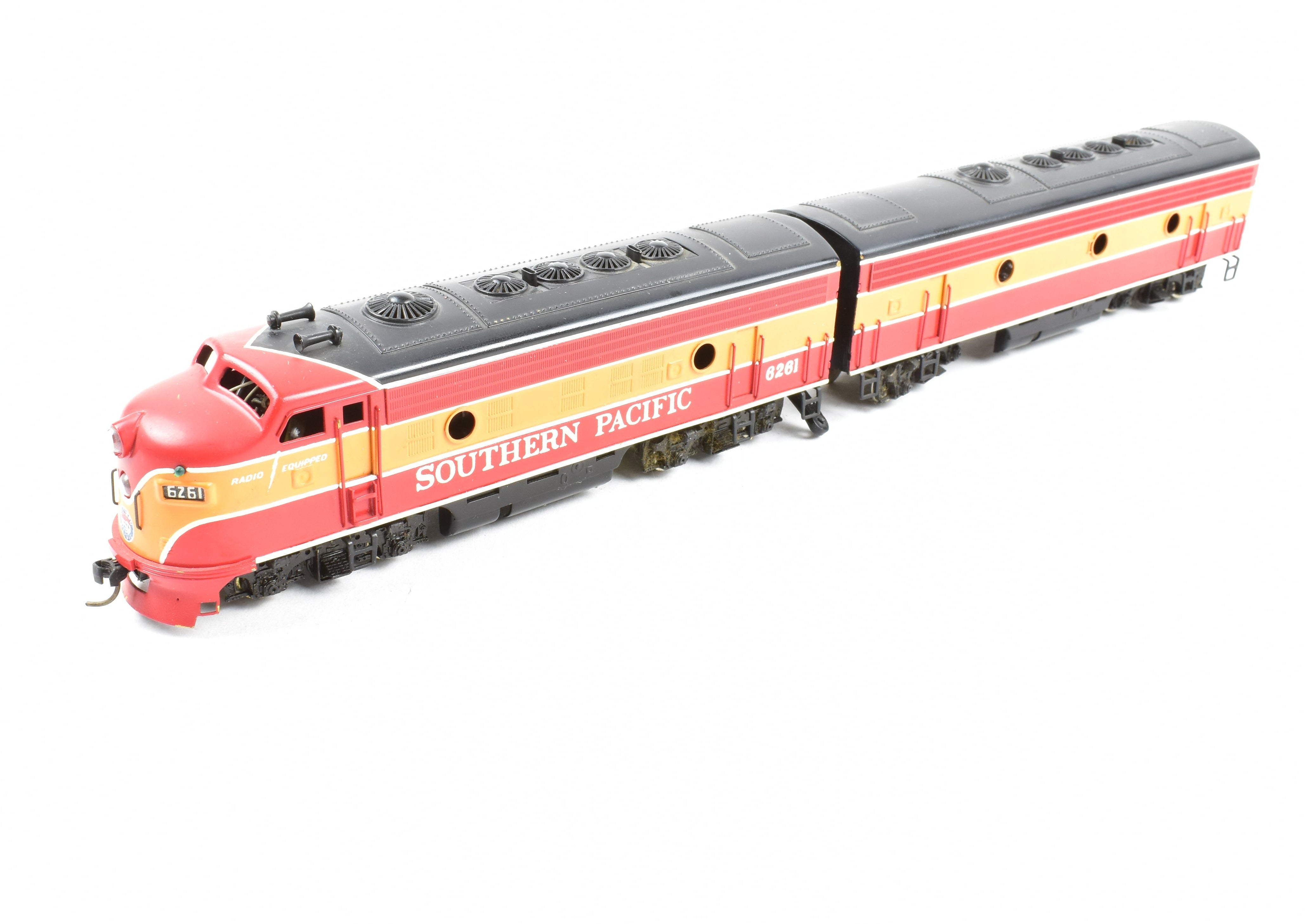 HO Scale Brass Tenshodo SP EMD F9 A/B Factory-Painted Pair from 1960s