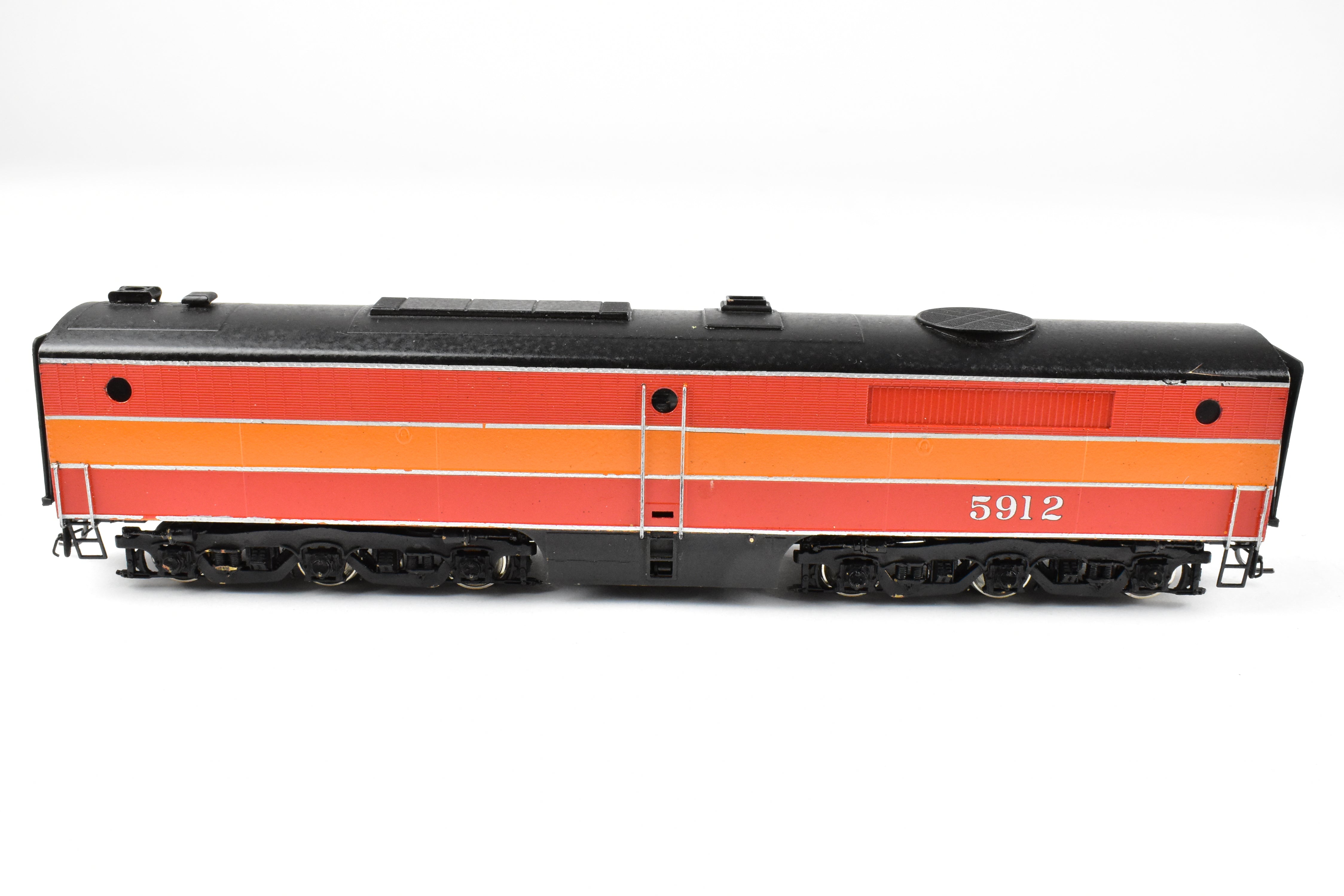 High - Quality HO Scale Brass Model Train Set - Southern Pacific Alco PA - 1/PB - 1 Limited Edition with Ajin Drives, DCC and Sound Function (CP Nos 6002/5912)