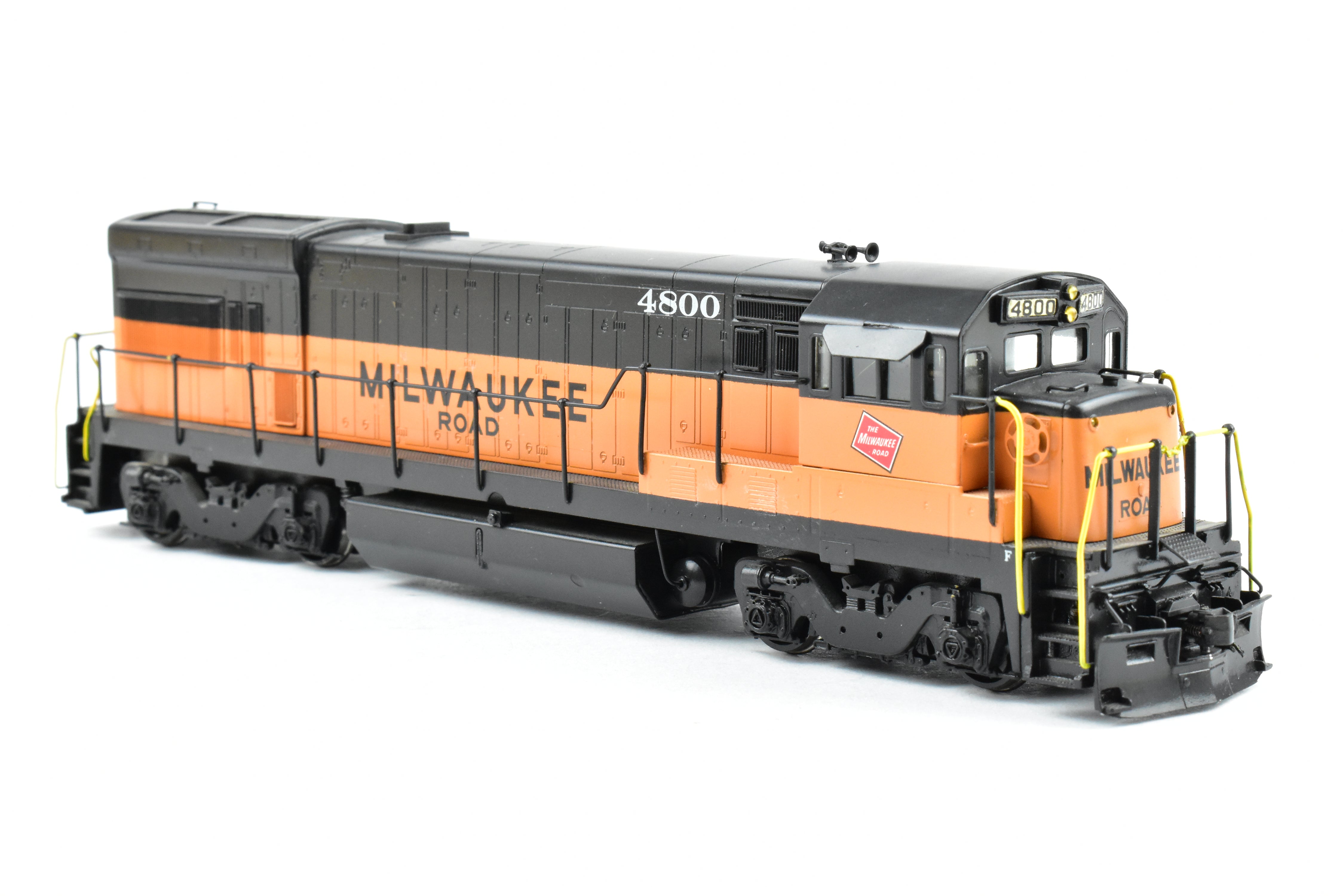 HO Scale Brass Model of Oriental Limited MILW - Milwaukee Road GE U - 23B 2300 HP Low Hood Locomotive With FB - 2 Trucks and CP #4800 Decoration